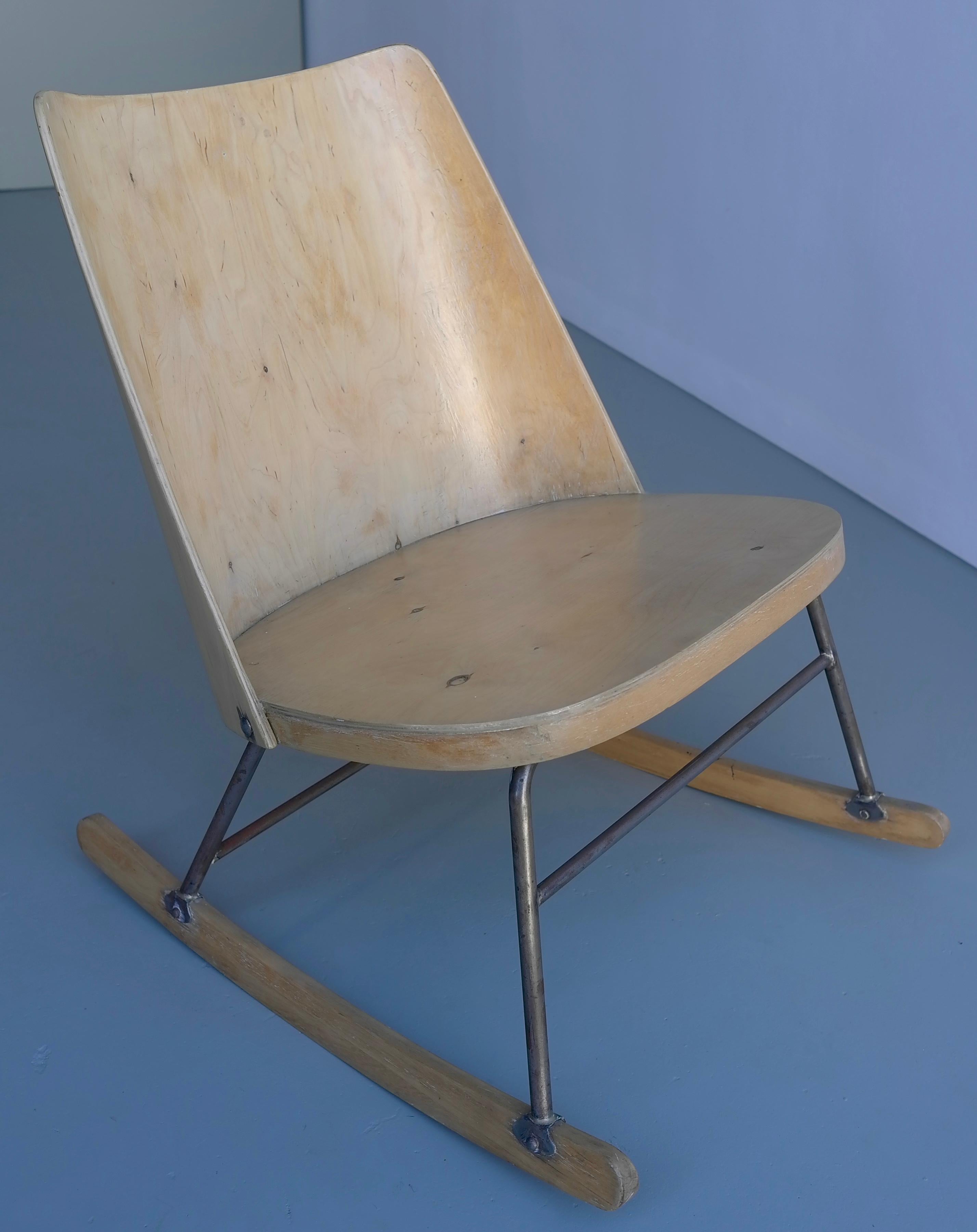 Rocking Chair in Wood with Woolen Seat by Oswald Haerdtl, Thonet, Austria, 1955 For Sale 8