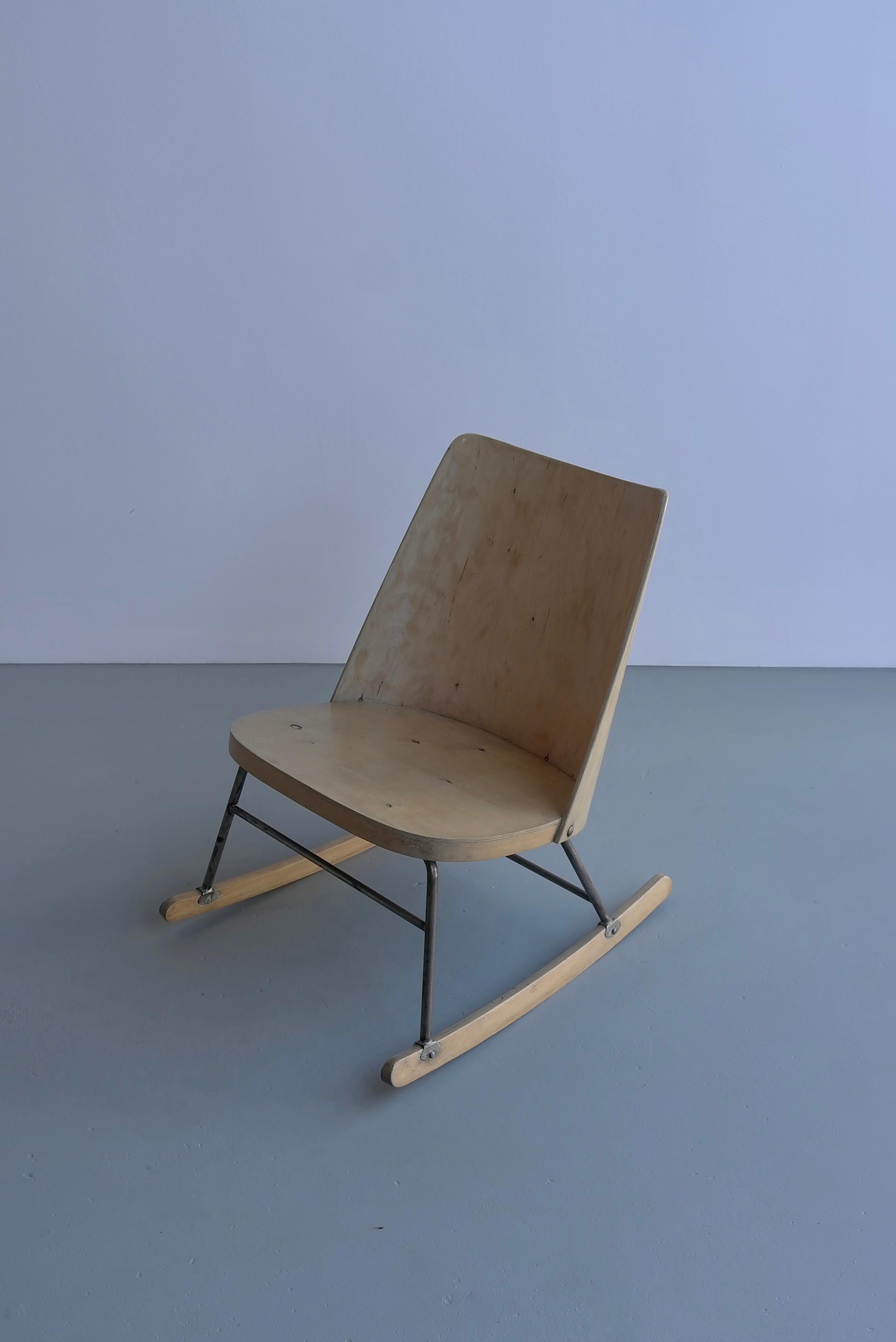 Mid-Century Modern Rocking Chair in Wood with Woolen Seat by Oswald Haerdtl, Thonet, Austria, 1955 For Sale