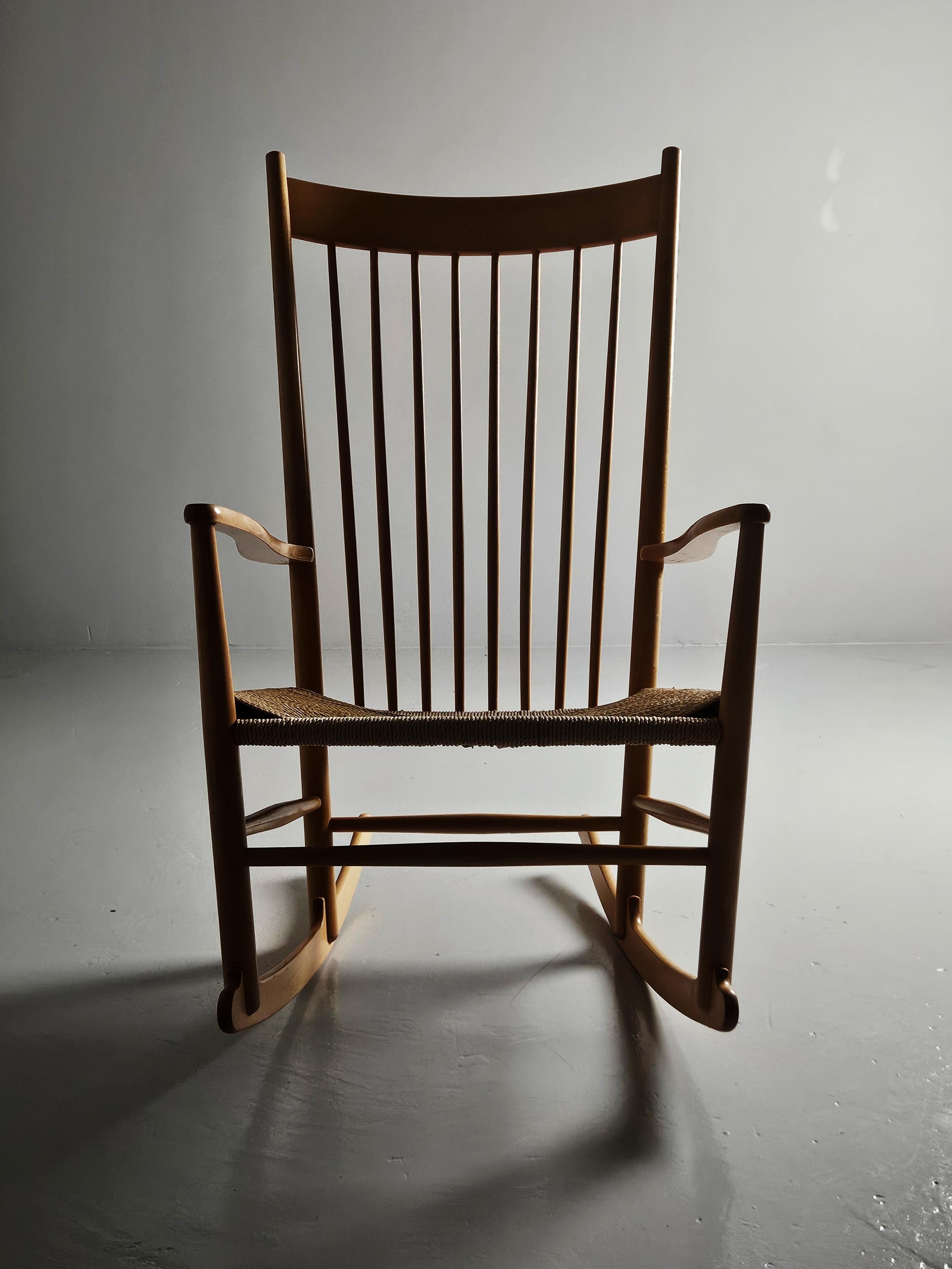 Danese Sedia a dondolo 'J16' di Hans J. Wegner, Danimarca, anni '60 in vendita