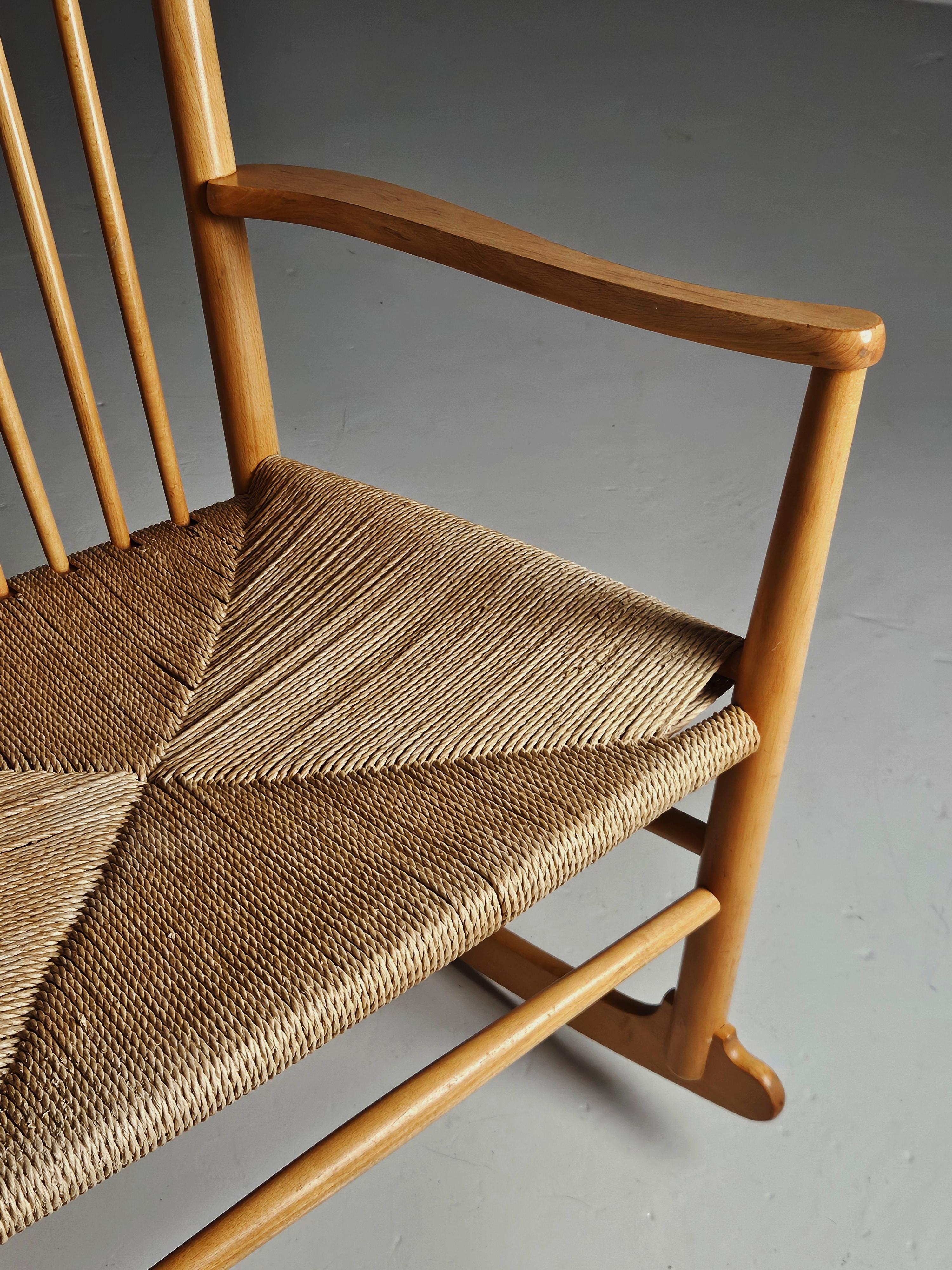 XX secolo Sedia a dondolo 'J16' di Hans J. Wegner, Danimarca, anni '60 in vendita