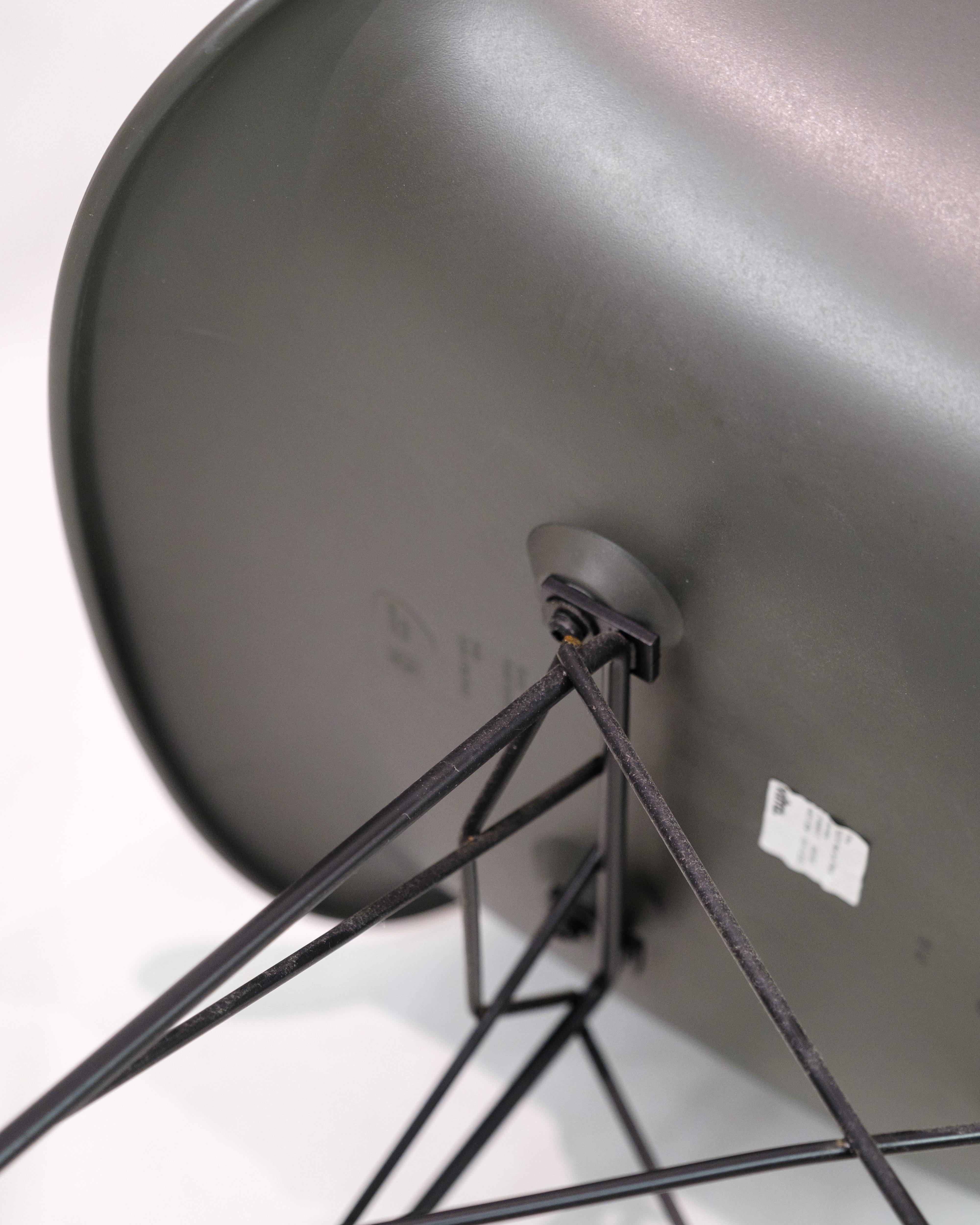 Sedia a dondolo in plastica di Charles and Ray Eames per Vitra dal 2012 in vendita 1