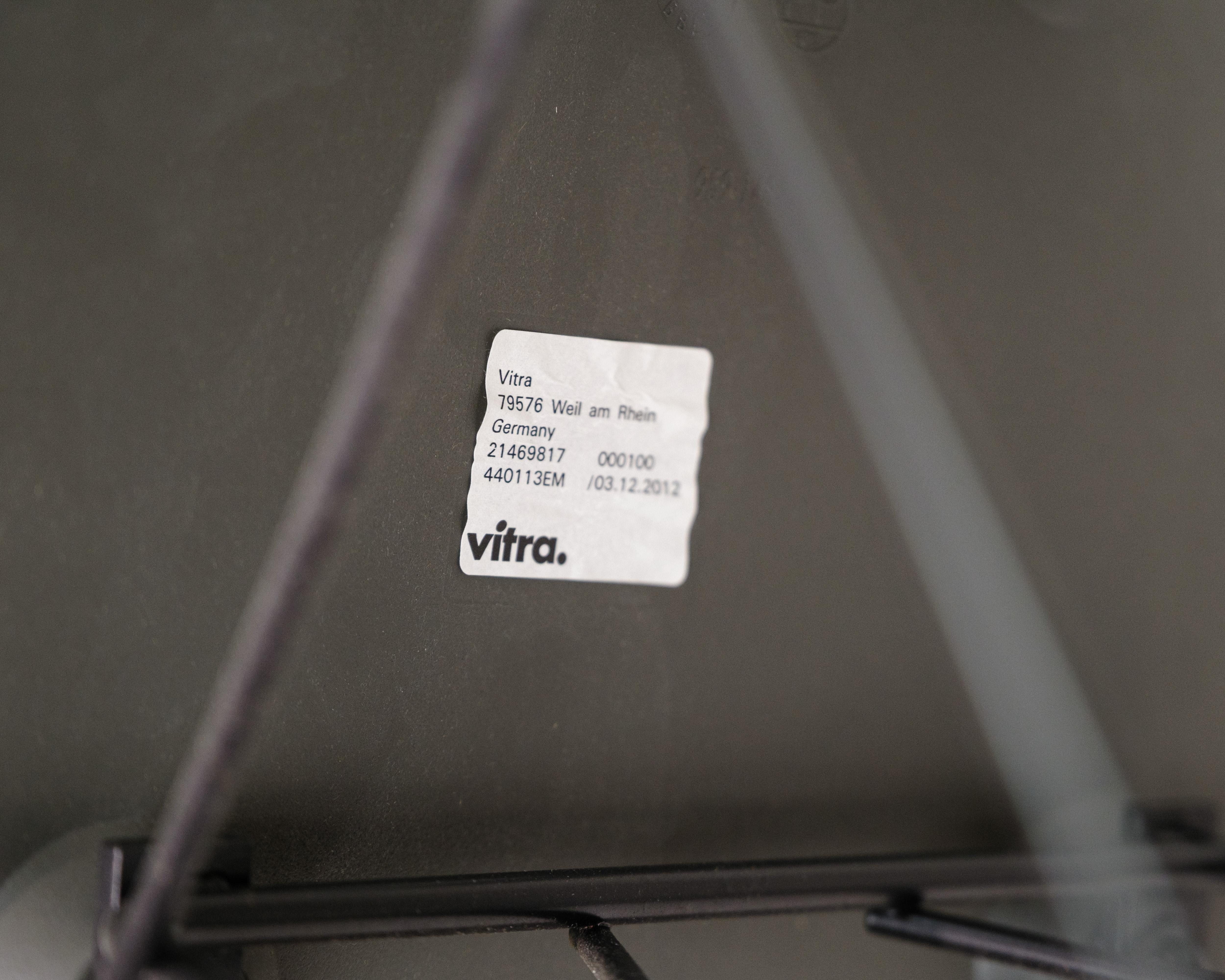 Sedia a dondolo in plastica di Charles and Ray Eames per Vitra dal 2012 in vendita 2