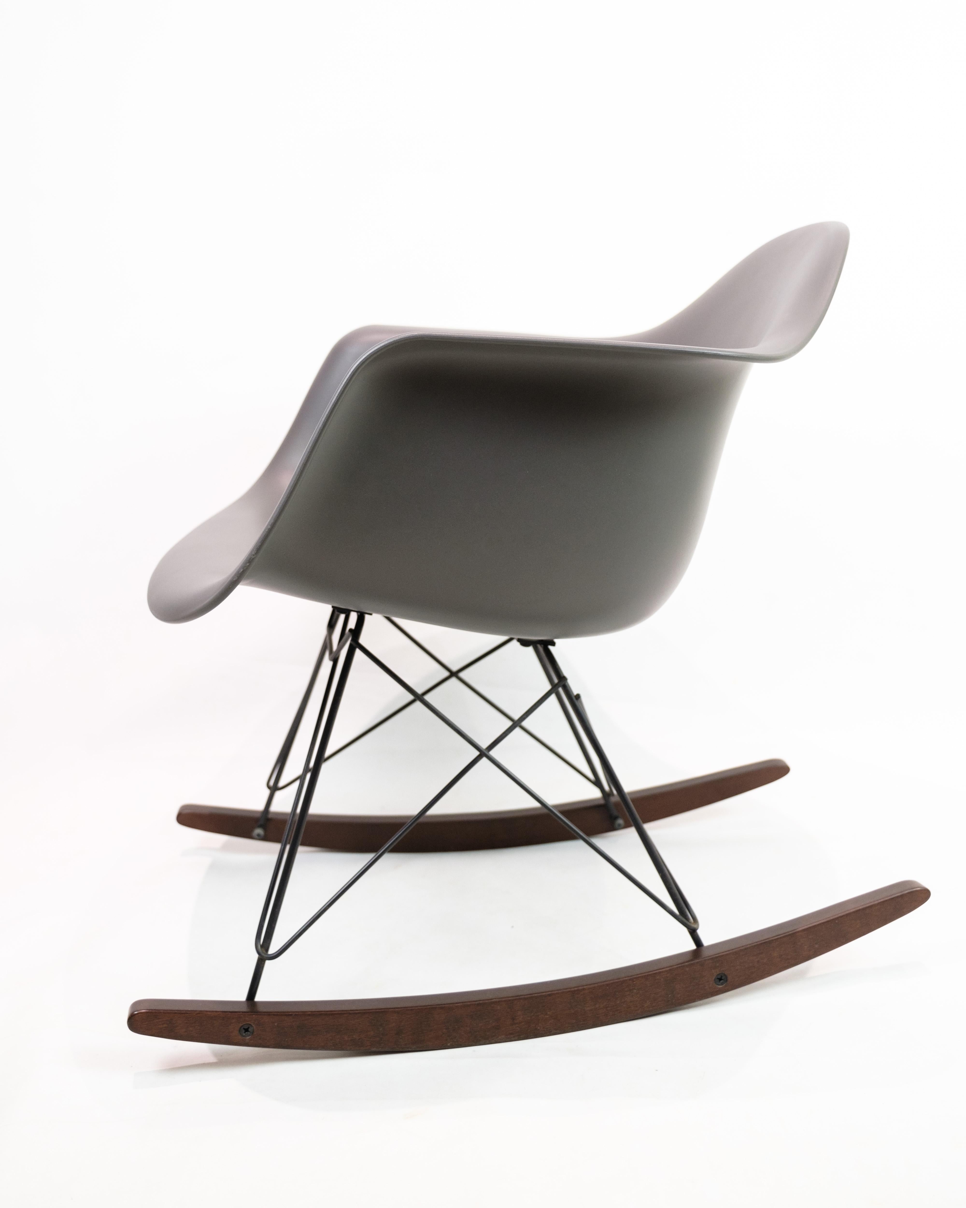 Danese Sedia a dondolo in plastica di Charles and Ray Eames per Vitra dal 2012 in vendita