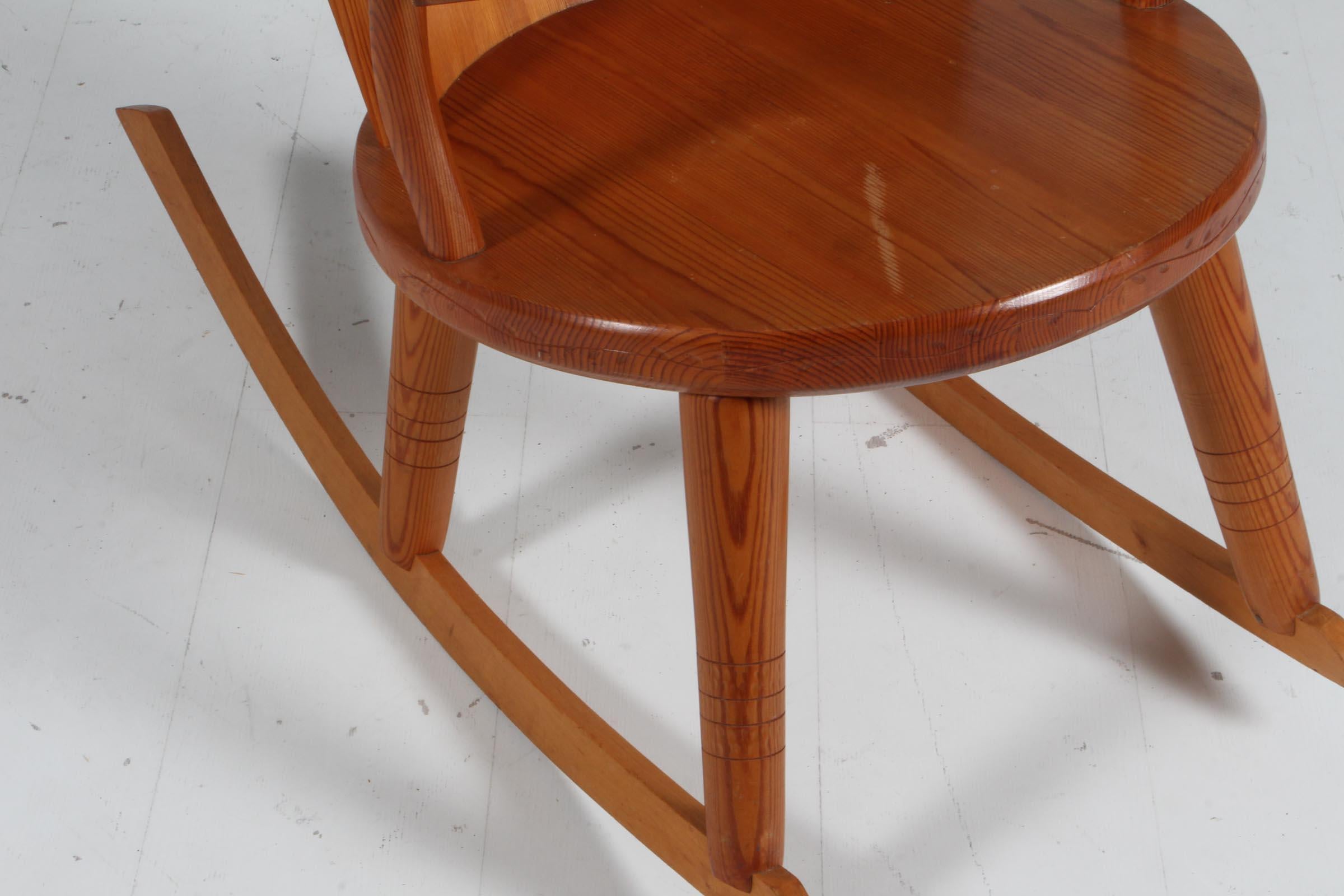 Swedish Rocking chair made in solid pine, Sweden 1970s For Sale