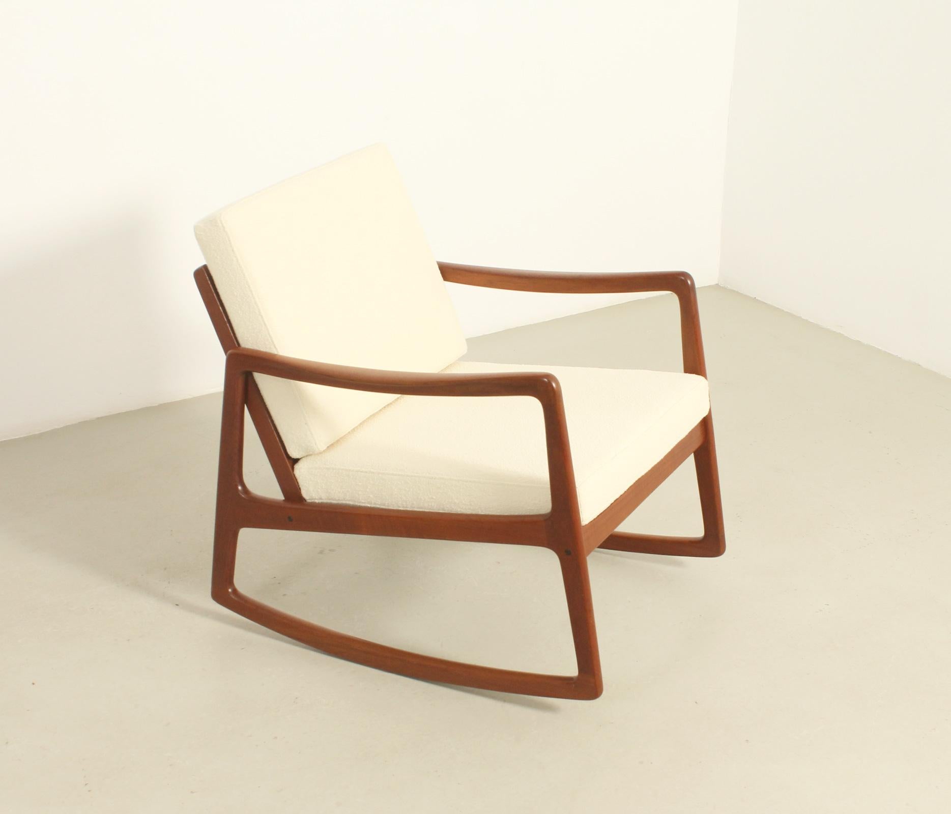 Scandinavo moderno Sedia a dondolo Model 120 di Ole Wanscher per france & Son, Danimarca, 1951 in vendita