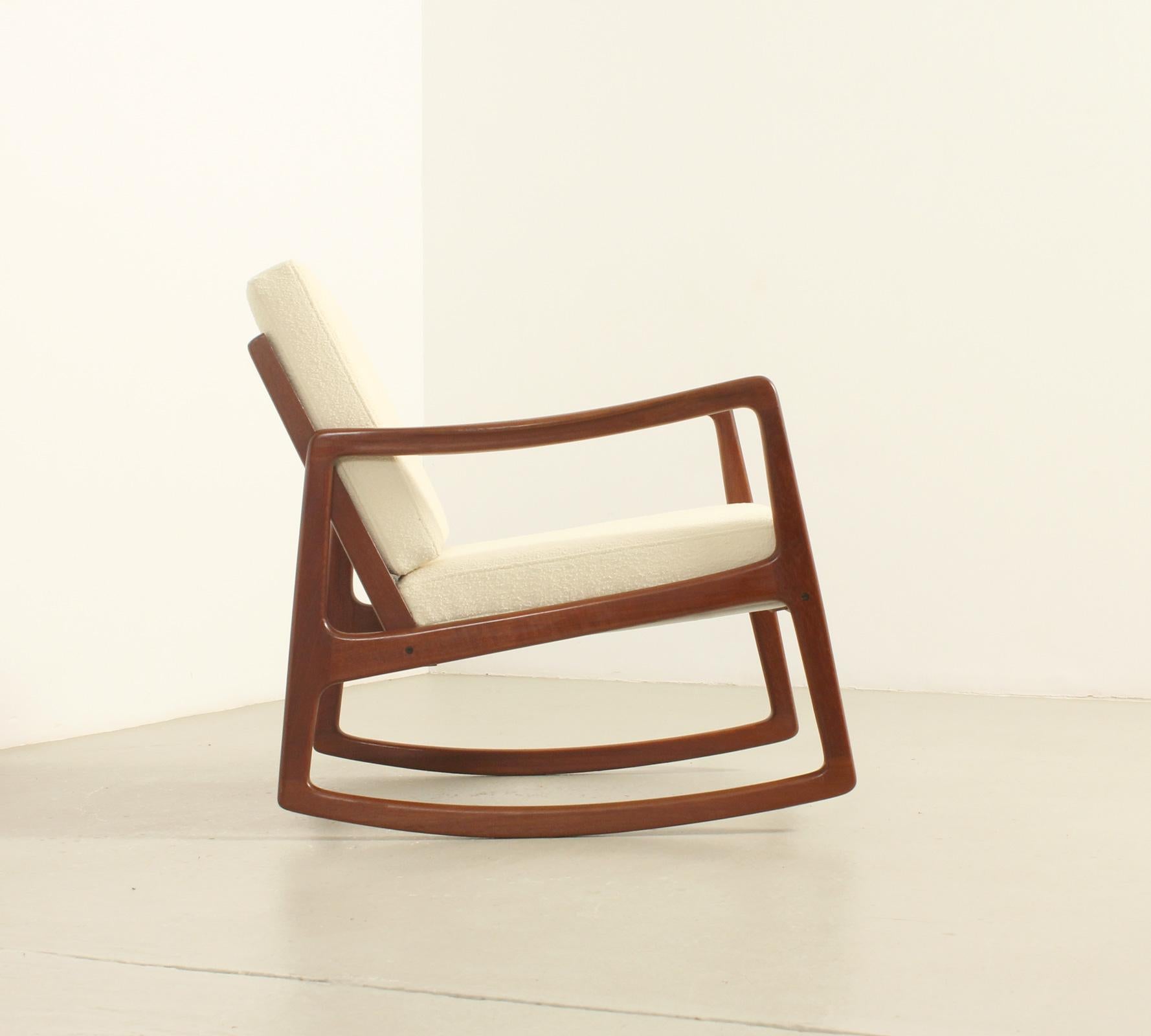 Sedia a dondolo Model 120 di Ole Wanscher per france & Son, Danimarca, 1951 In condizioni buone in vendita a Barcelona, ES