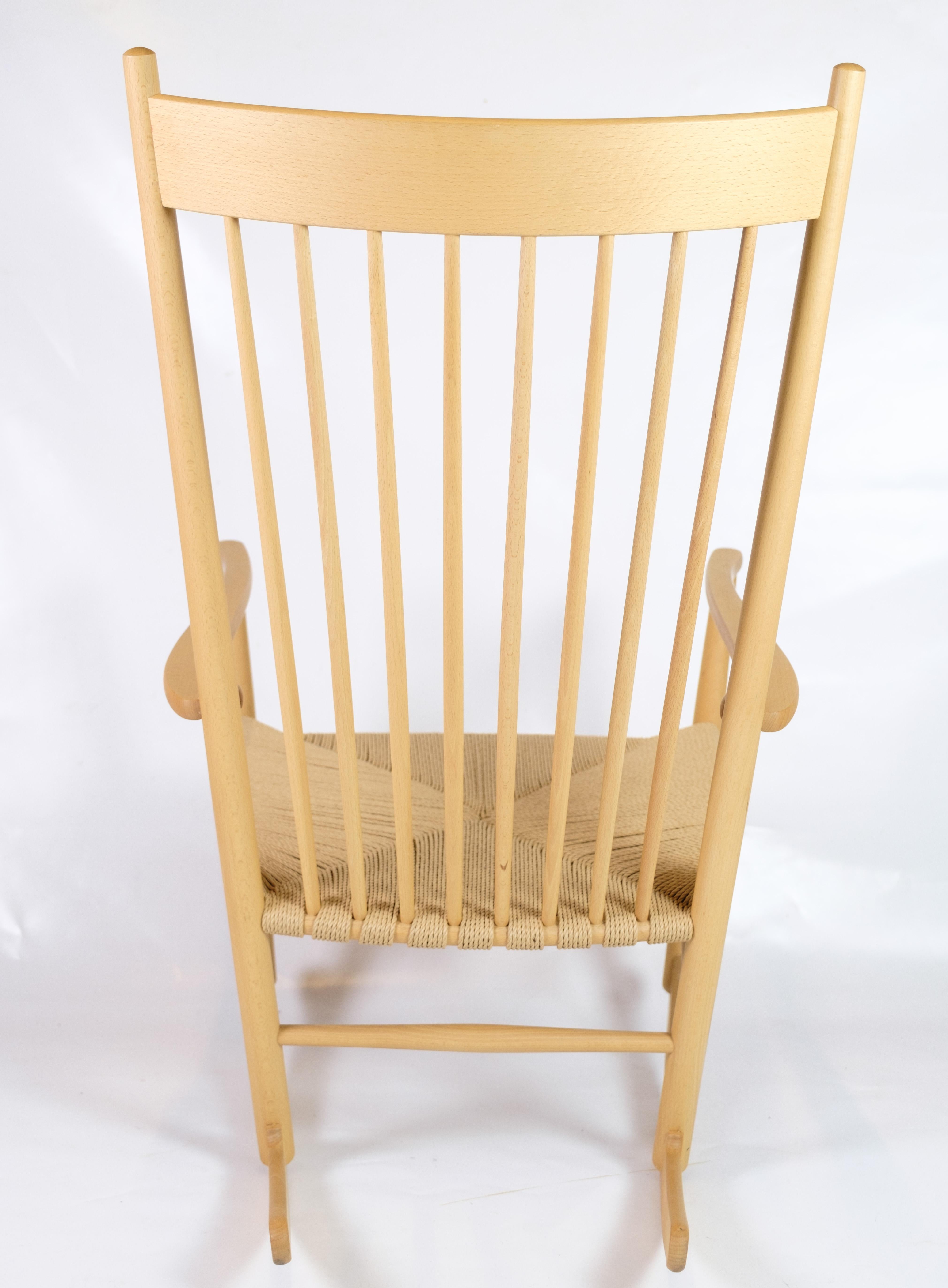 XX secolo Sedia a dondolo modello J16 in Beeche di Hans J. Wegner per FDB in vendita