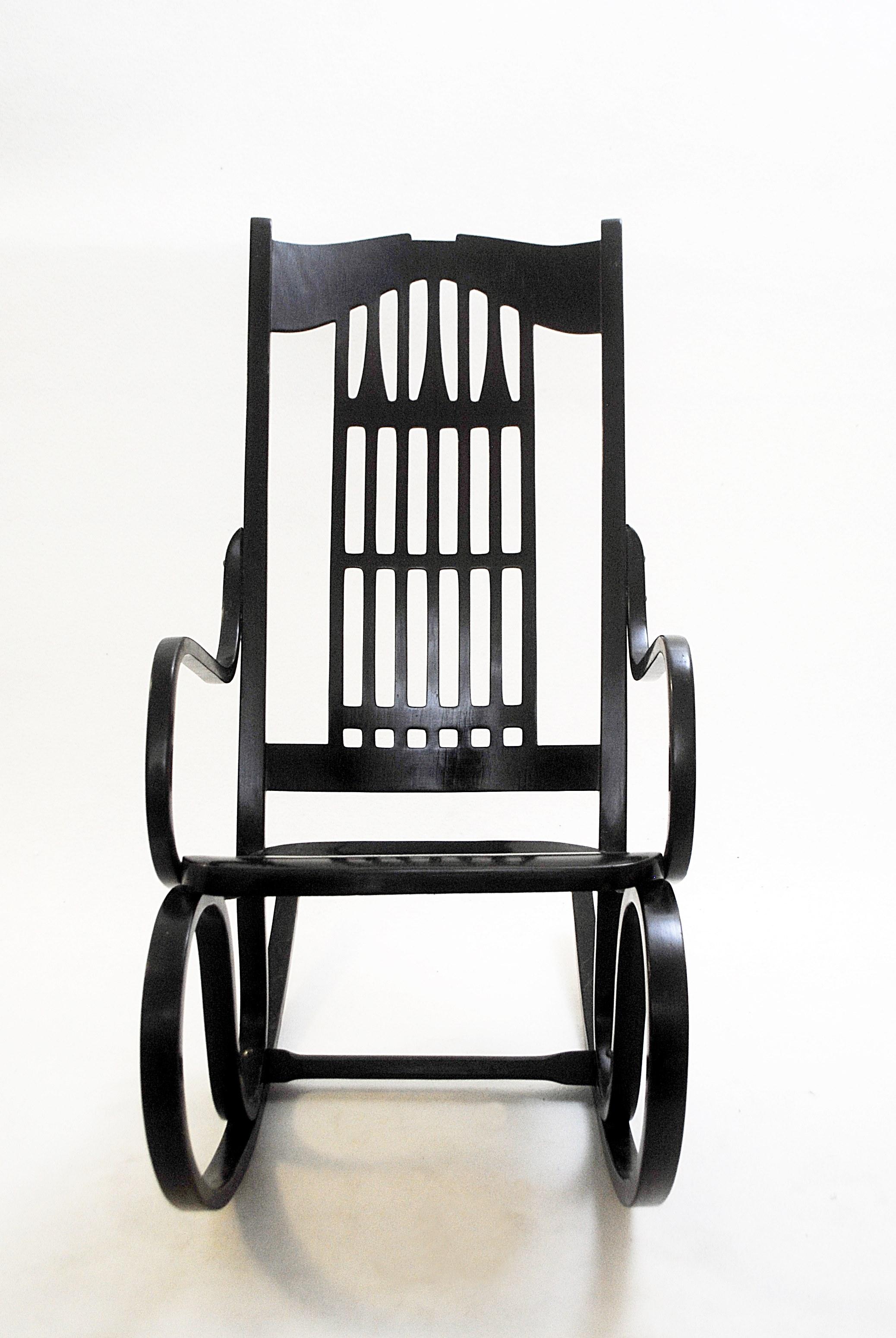 Rocking chair model number 824 by Gustav Siegel, Austria, 1905.