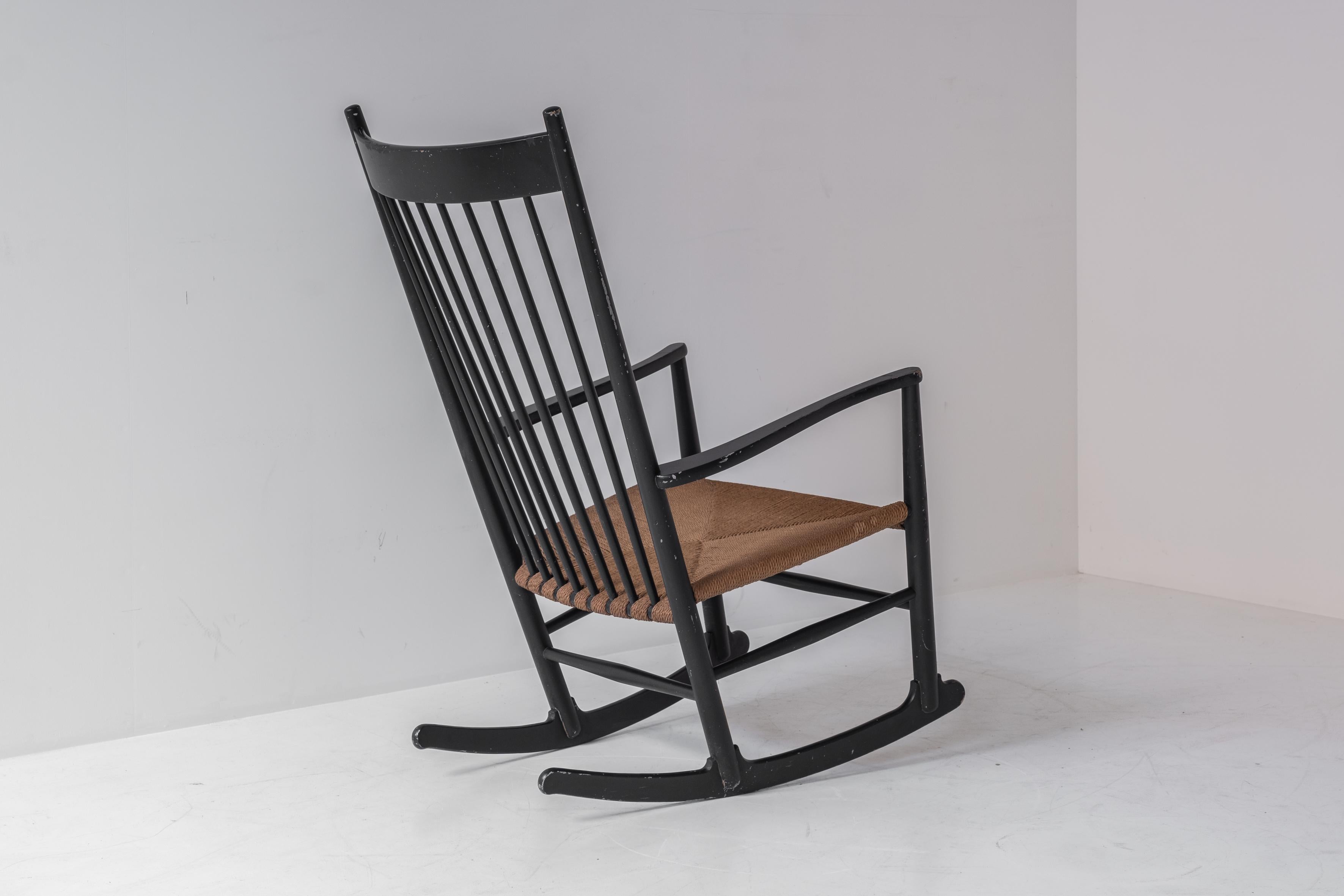 Rocking chair Model No. J.16 by Hans Wegner for FDB Møbler, Denmark 1950’s. In Good Condition In Antwerp, BE