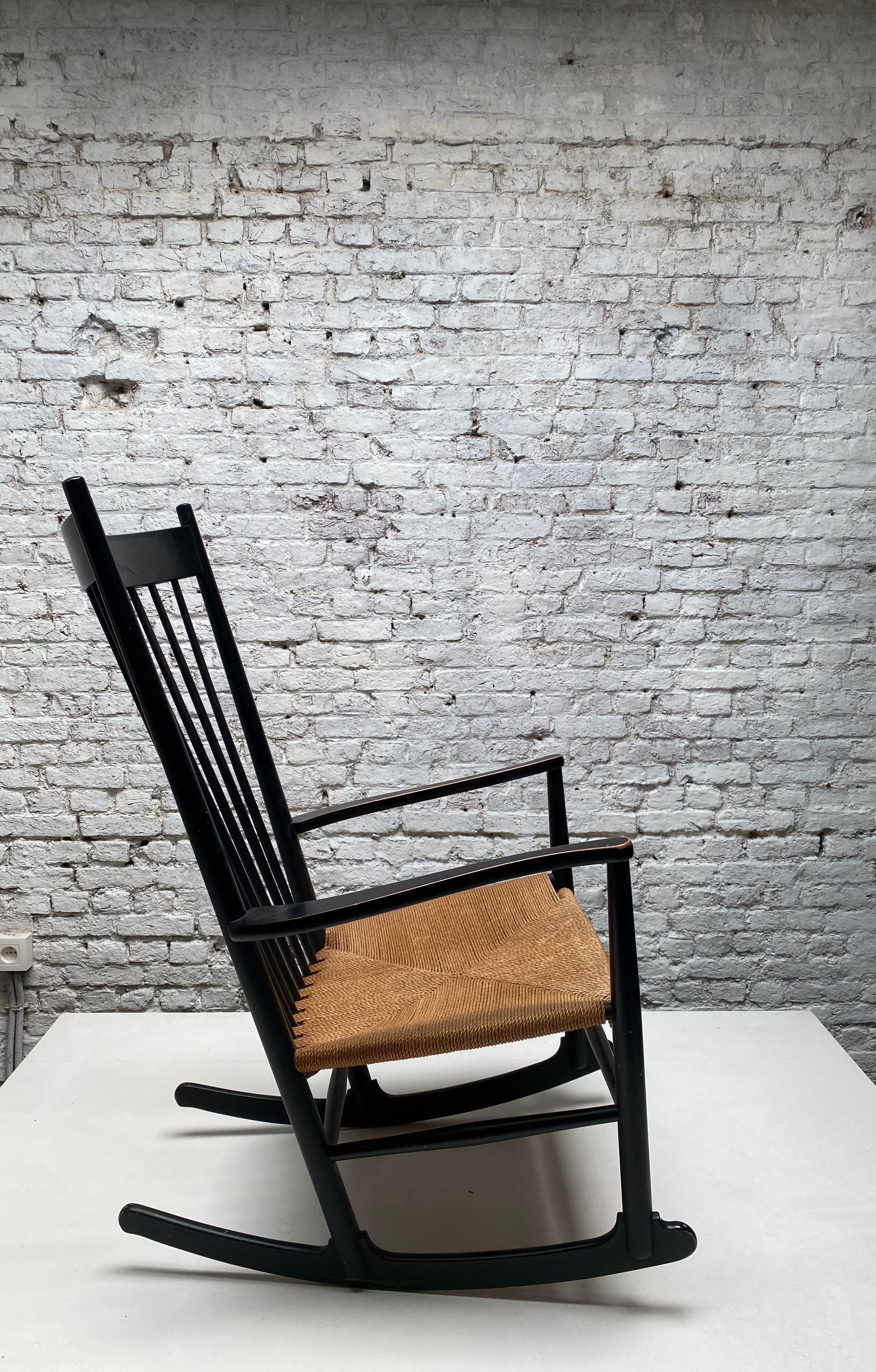 Rocking Chair Model No. J.16 by Hans Wegner for FDB Møbler, Denmark, 1950s In Good Condition In Antwerp, BE