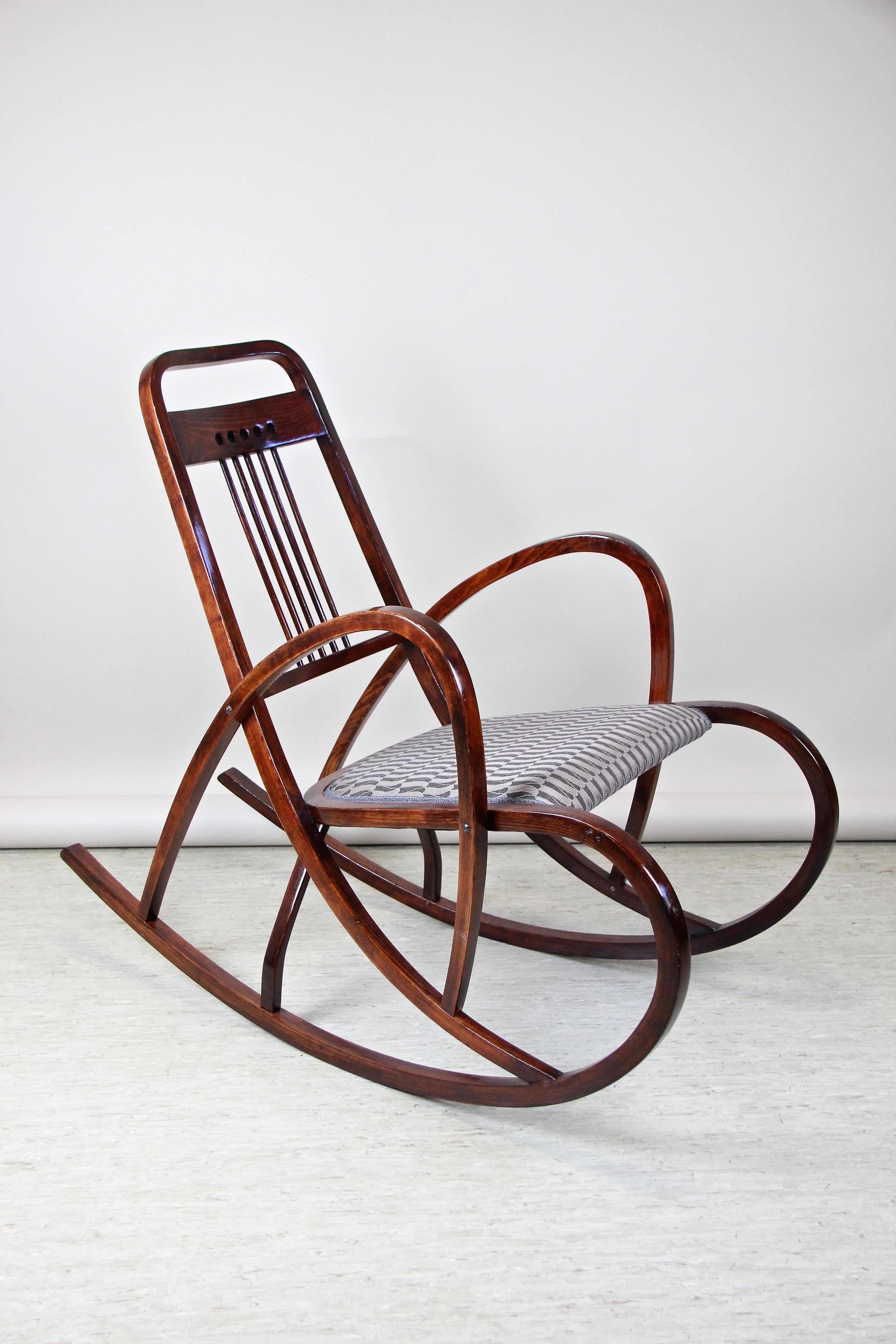 Rocking Chair No. 511 by M. Kammerer for Thonet, Austria, circa 1905 In Good Condition In Lichtenberg, AT