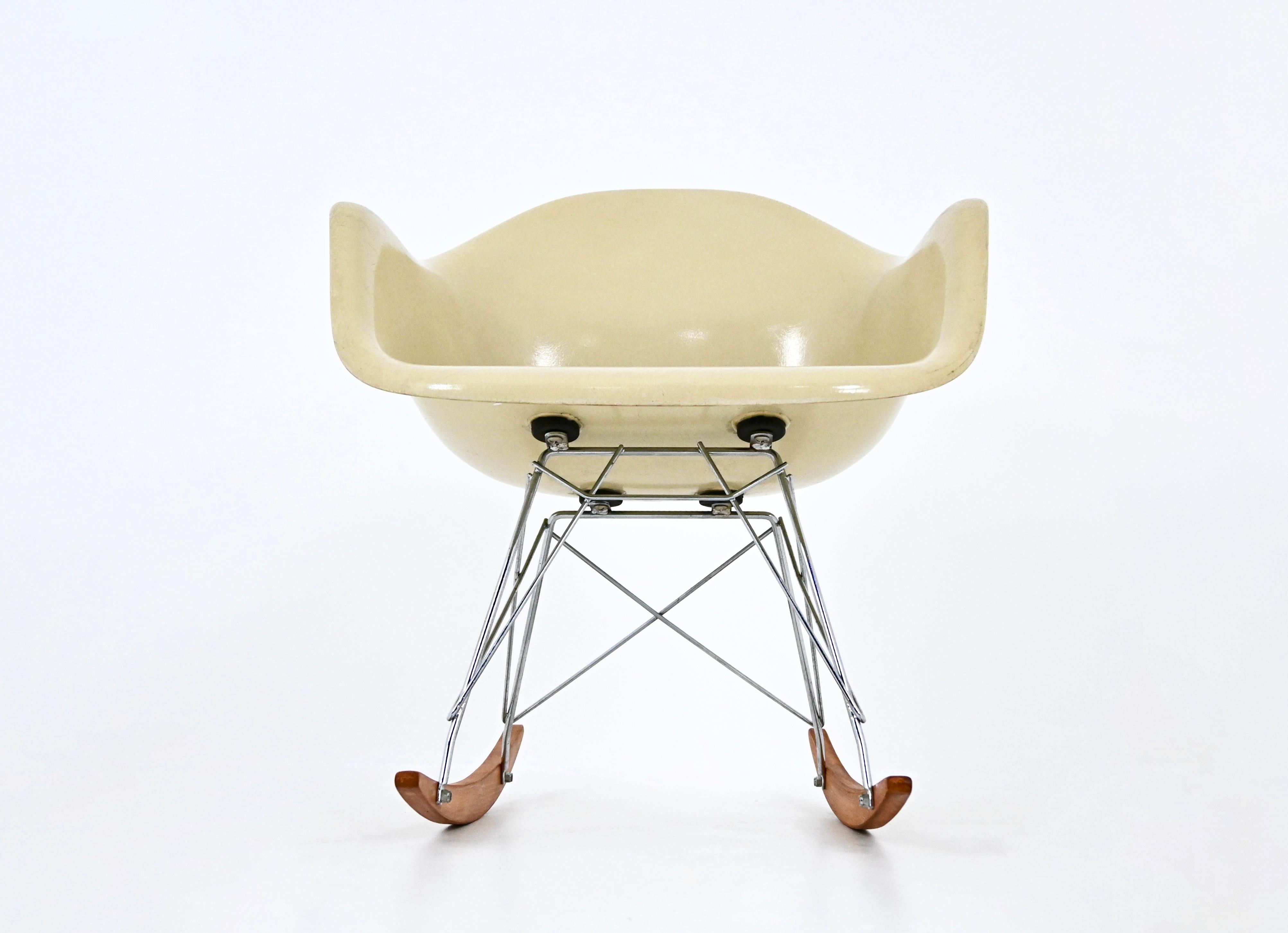 Sedia a dondolo RAR di Charles and Ray Eames per Herman Miller, anni '60 in vendita 1