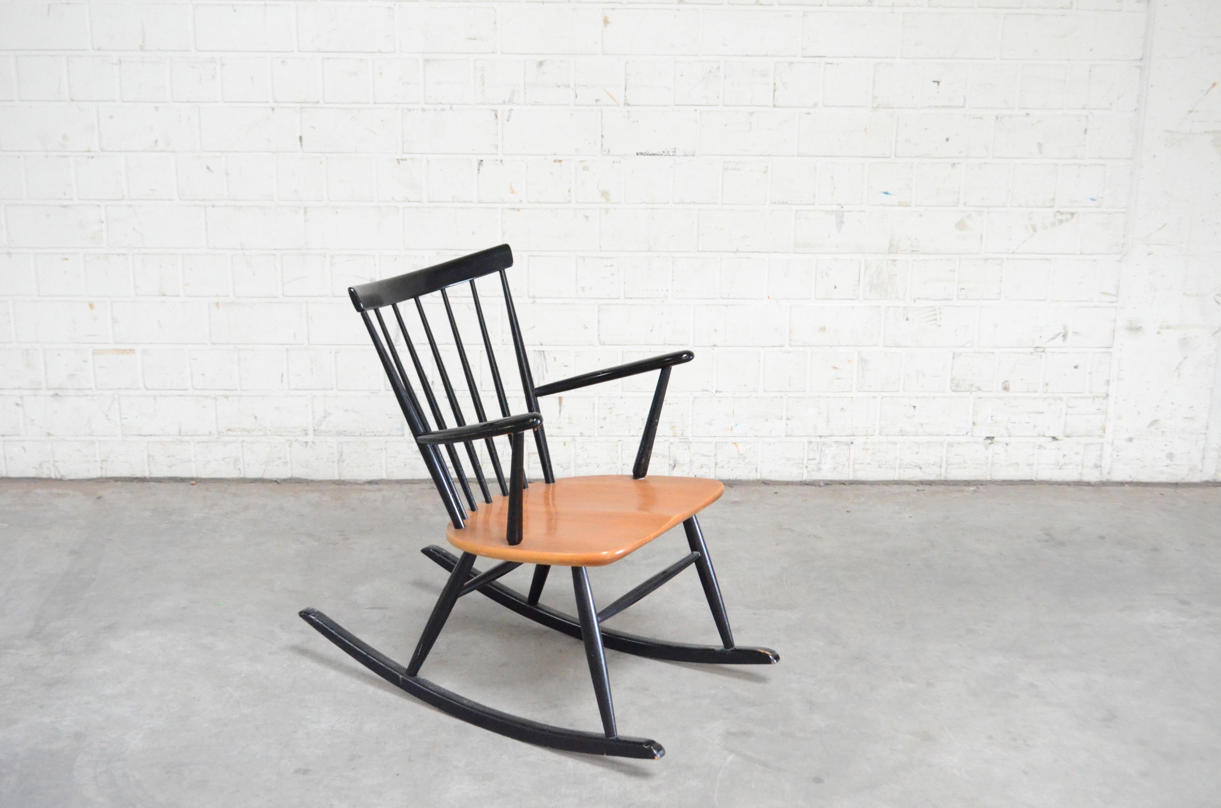 A rocking chair by Sven Erik Fryklund produced by Hagafors in Sweden.
Teak wood and black lacquered beechwood.