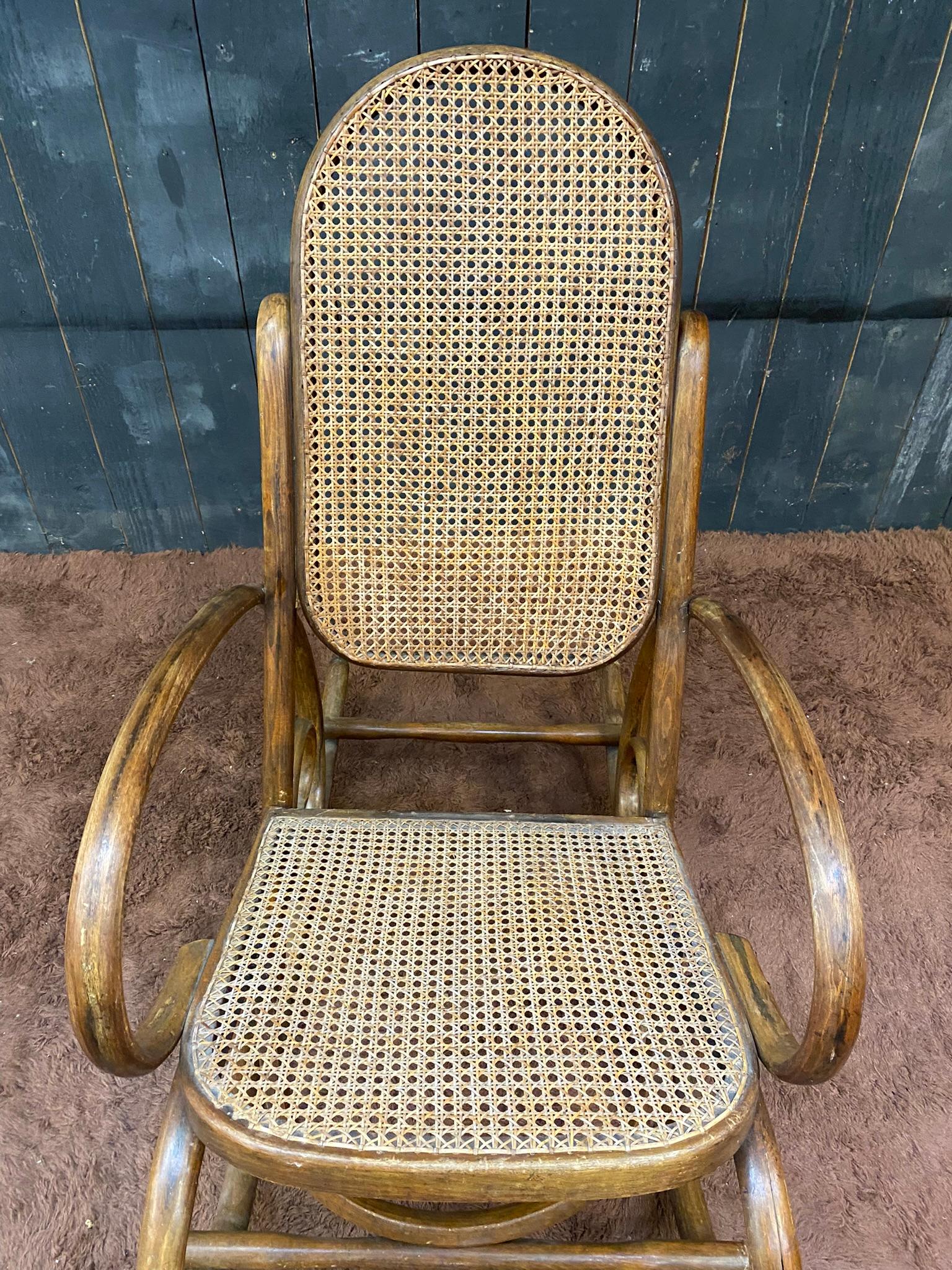 Austrian Rocking Chair Style Thonet circa 1930 Good Condition For Sale