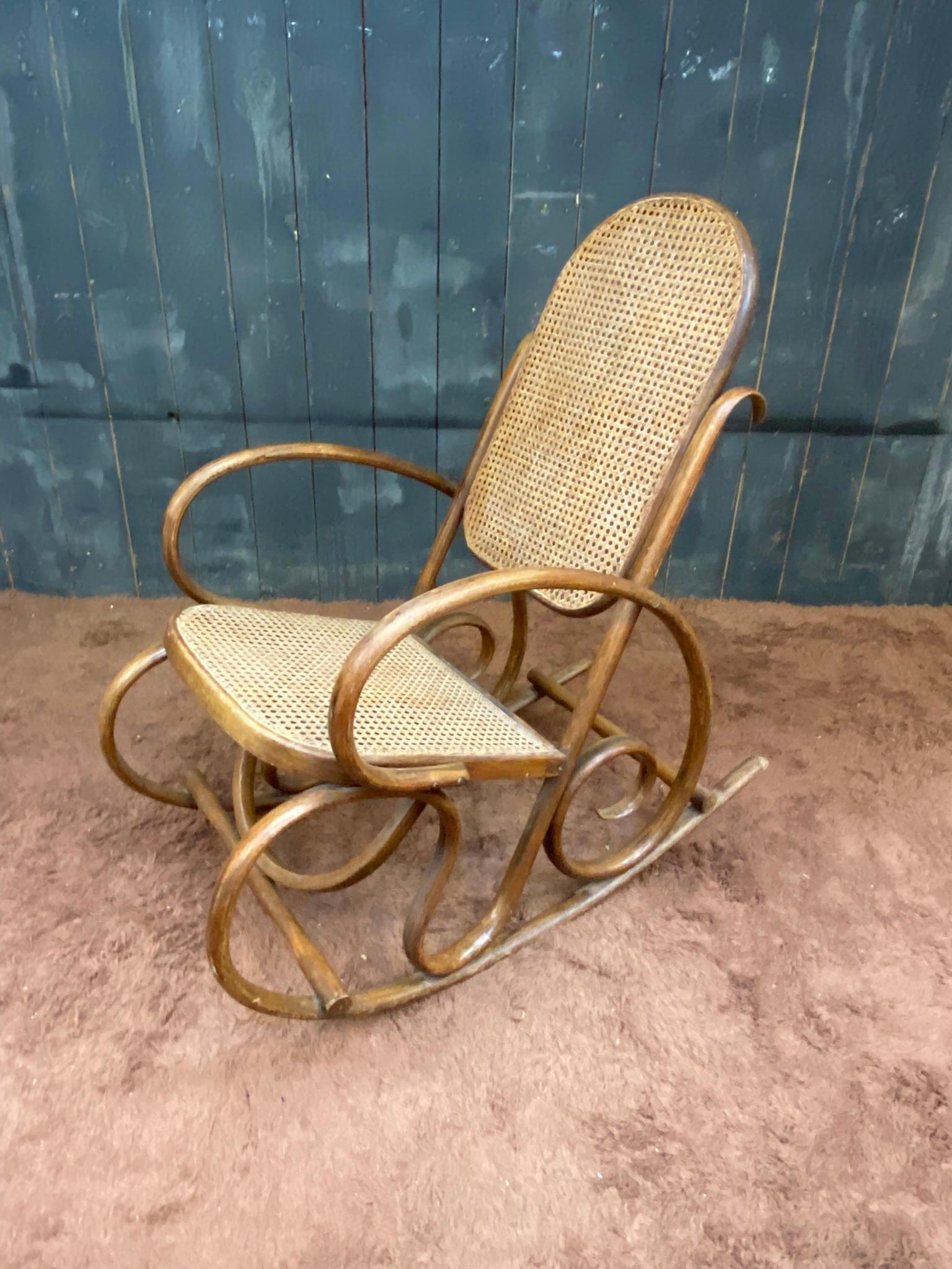 Rocking Chair Style Thonet circa 1930 Good Condition For Sale 1
