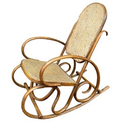 Sedia a dondolo stile Thonet 1930 circa Buone condizioni