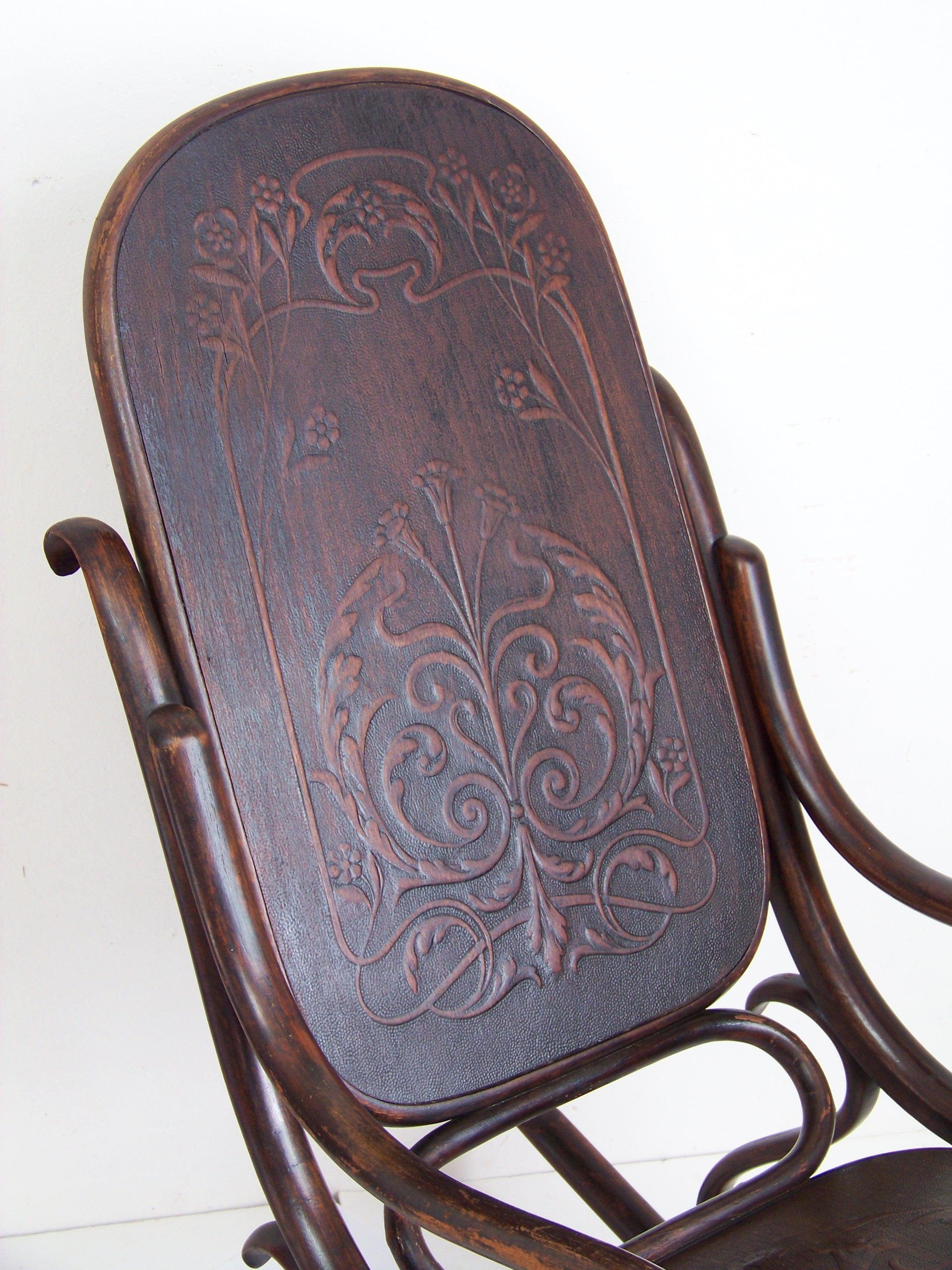 Belle Époque Rocking Chair Thonet Nr.10, circa 1900