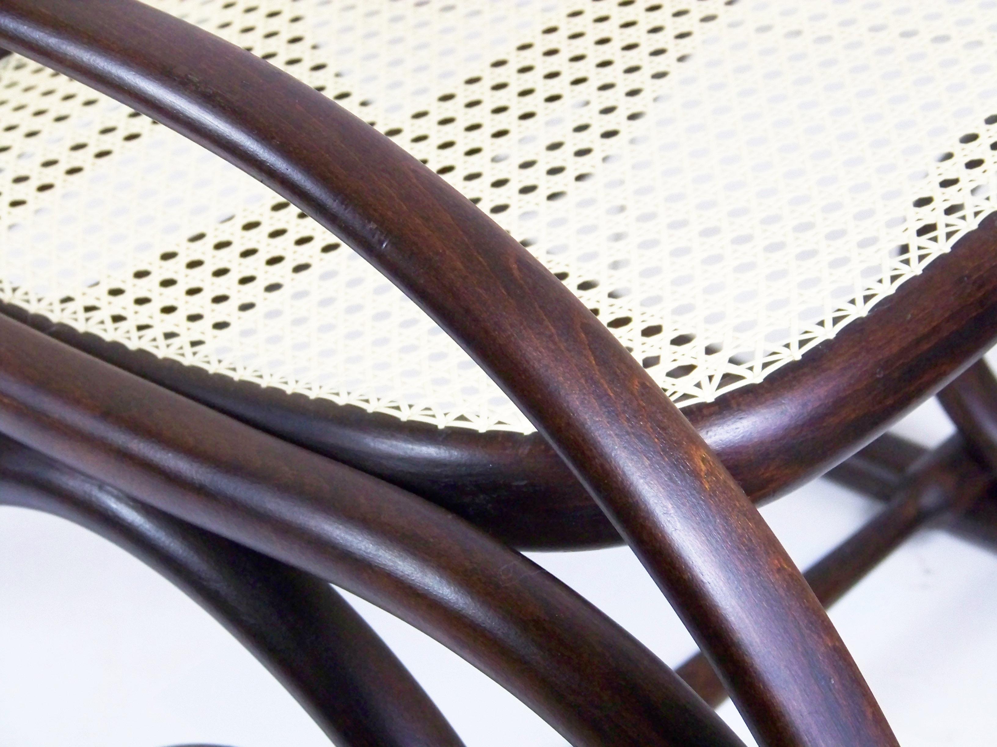 Rocking Chair Thonet Nr.14, Since 1885 In Good Condition In Praha, CZ