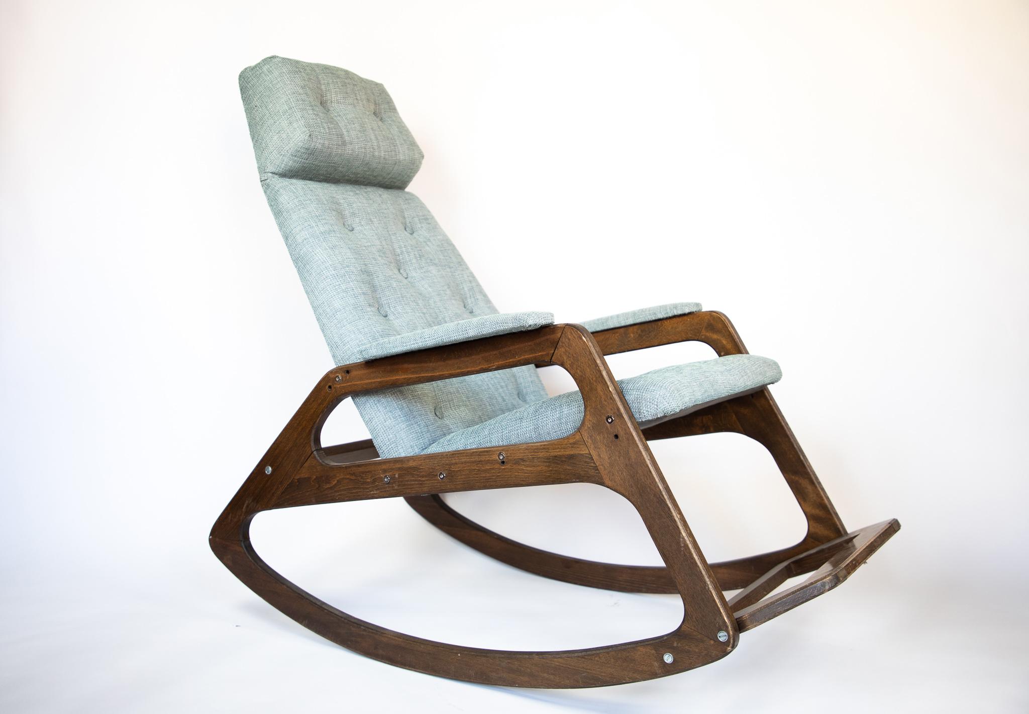 Mid Century Rocking Chair in Solid Wood and Ice Blue Reupholstery, Italy 1960s.

This lovely Mid Century Modern rocking chair with solid wood is highlighted by its one of a kind ice blue upholstery. Similar rocking chair designs are attributed to