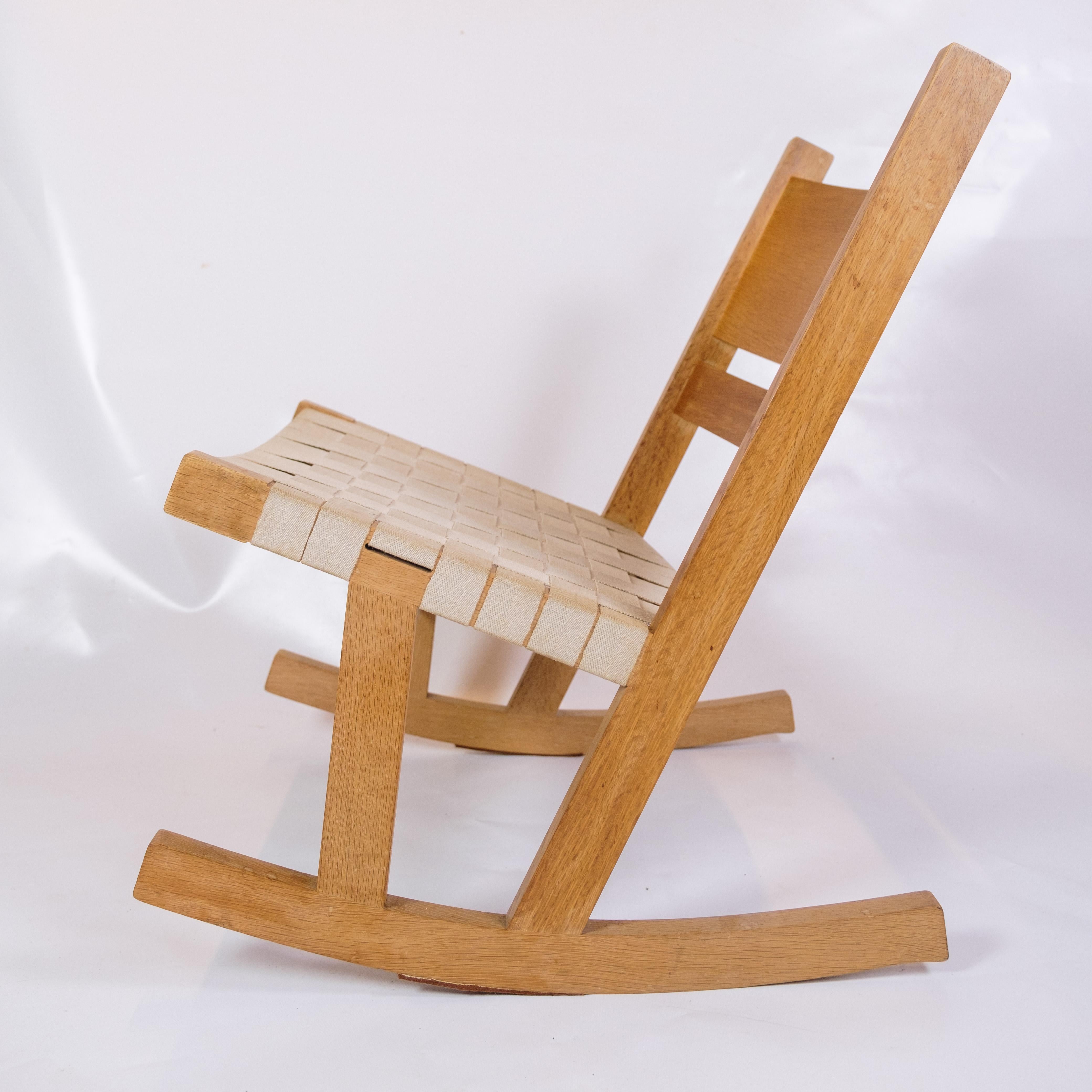 Sedia a dondolo modello GE674 in Oak Oak di Hans J. Wegner per Getama in vendita 1