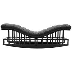 Chaise a dondolo di Richard Meier per Knoll, 1982. Pelle nera. Raro. Firmato.