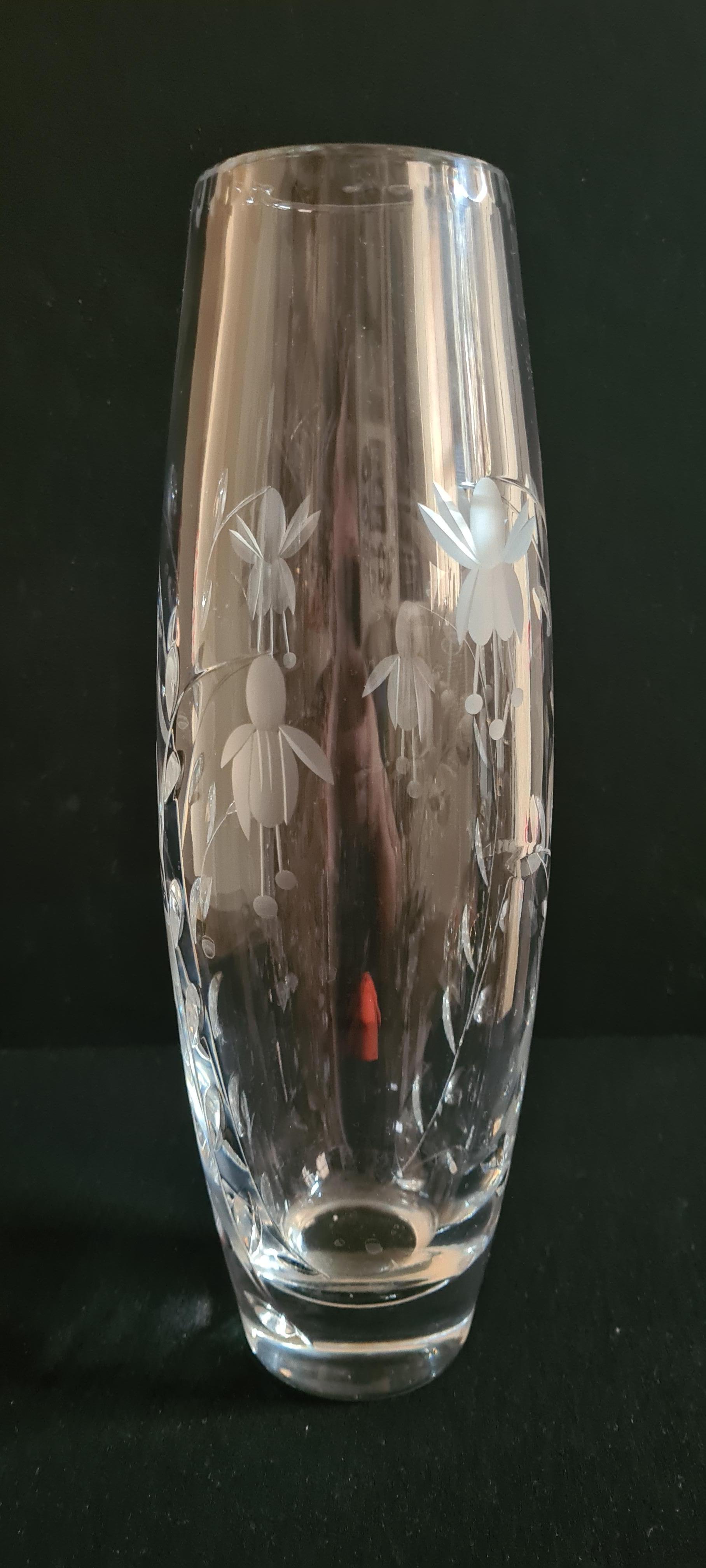 Beautiful hand cut Rockingham crystal vase in the fuchsia cascade style. Original label is present. A beautiful decoration to your house. In excellent condition.