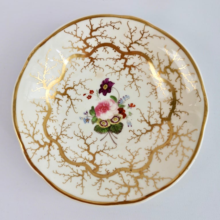 Rockingham Porcelain Teacup, Gilt Seaweed, Flowers, Rococo Revival, 1832 In Good Condition For Sale In London, GB