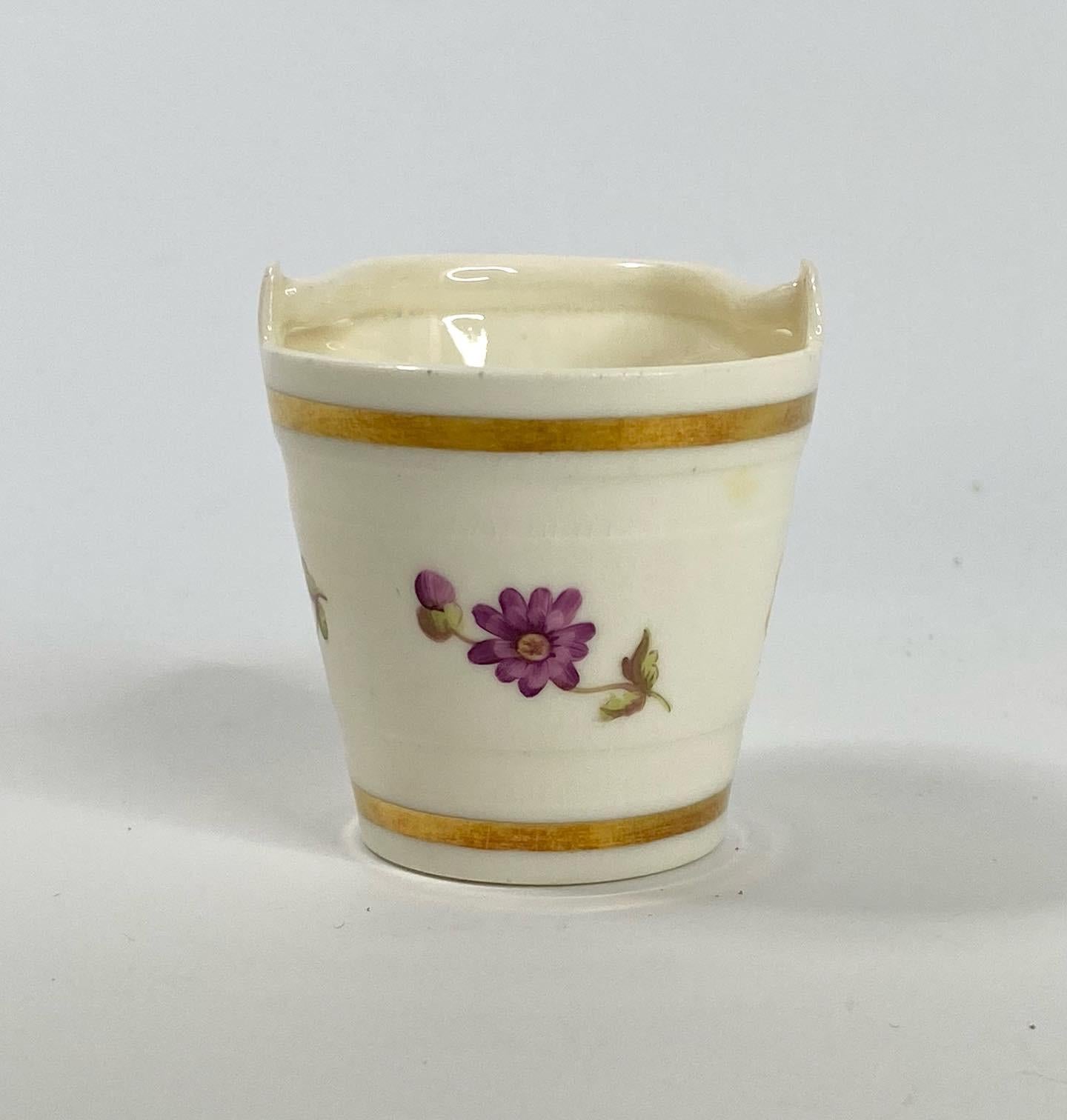 Rockingham porcelain ‘Toy bucket’, 1826 - 1830. In Excellent Condition In Gargrave, North Yorkshire