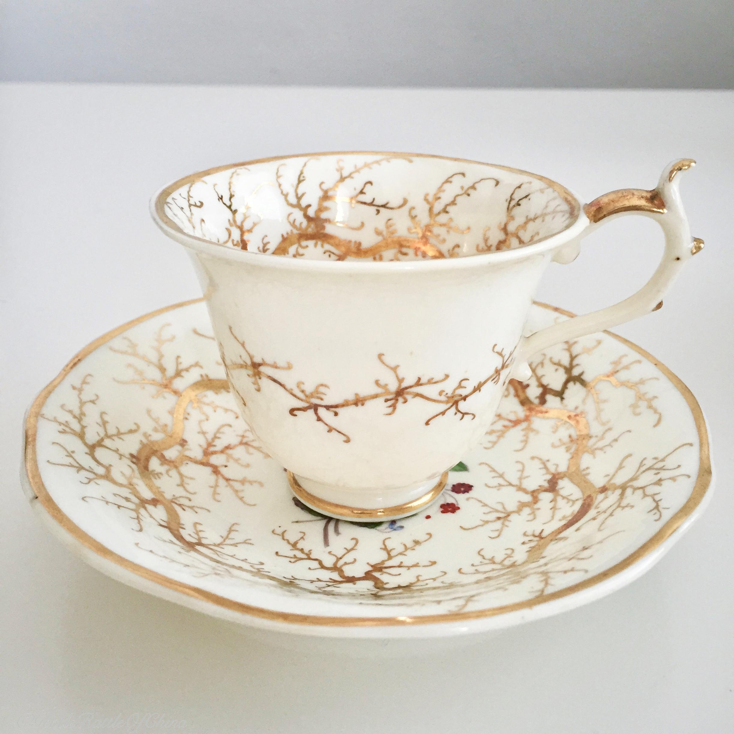 Rockingham Porcelain Tea Service, Cream, Gilt and Flowers, Rococo Revival, 1832 In Good Condition In London, GB