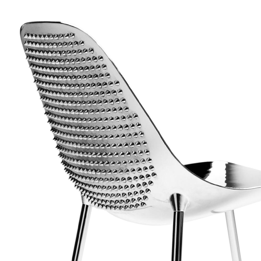 Chair Rock'n Roll in polished chromed aluminium.
with chromed pointed nails at back.
Also available in black finish with nickeled
pointed nails at back, on request.