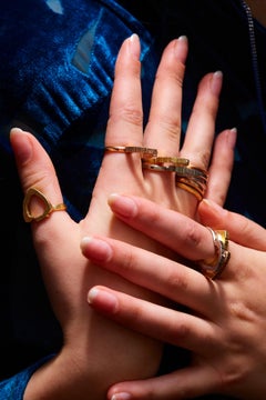 RockStars Trigonal Slice Ring aus 18 Karat Gelbgold mit Fairtrade-Muster