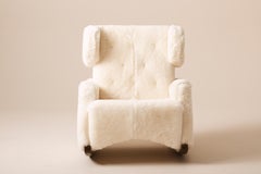 Sillón balancín de piel de oveja Rocky by Studio ALM