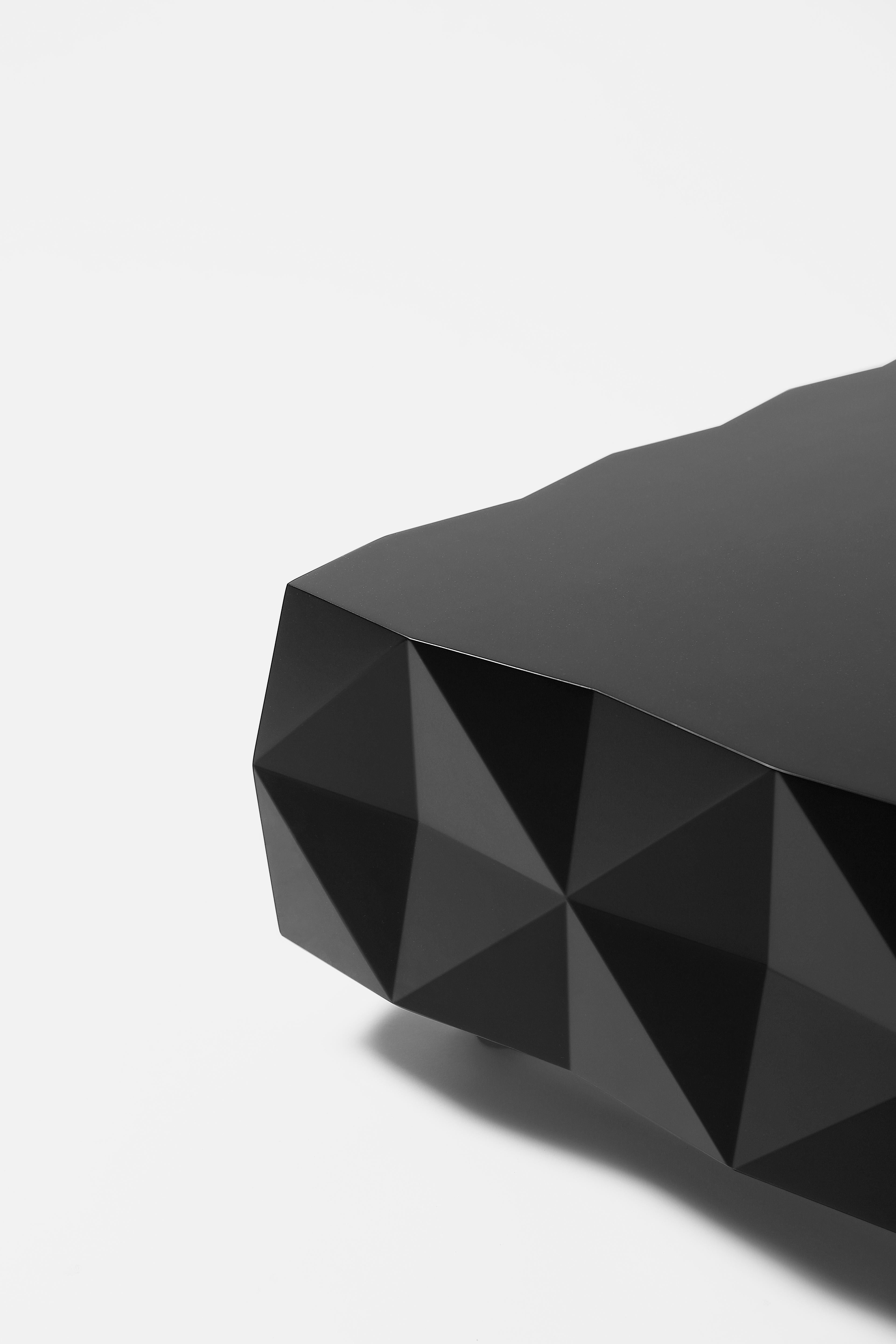 XXIe siècle et contemporain Table basse rocheuse géométrique noire de Joel Escalona en vente