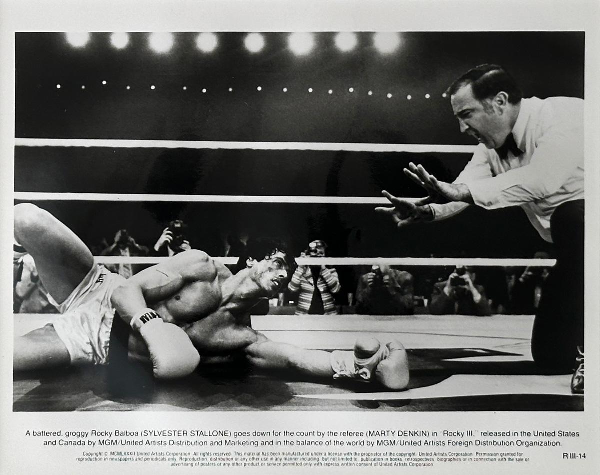 Photo publicitaire originale MGM/United Artists 8x10 inches pour Rocky III (1982) avec Sylvester Stallone.

Les photos de publicité (film/production) ont été créées pour aider les studios à promouvoir leurs nouveaux films. Les photos ont été