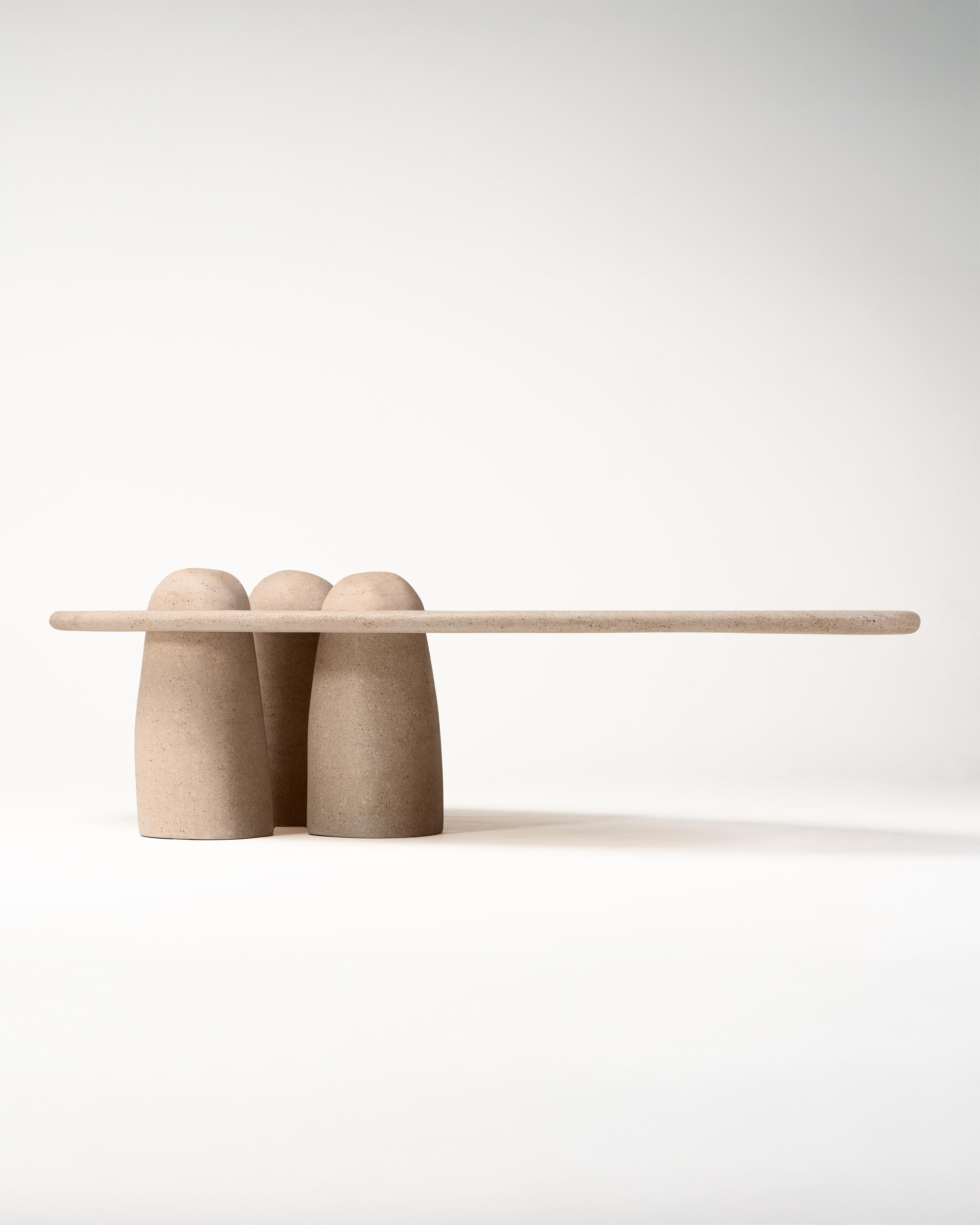 Organique Montage rocheux • Table basse sculpturale en grès par Odditi en vente