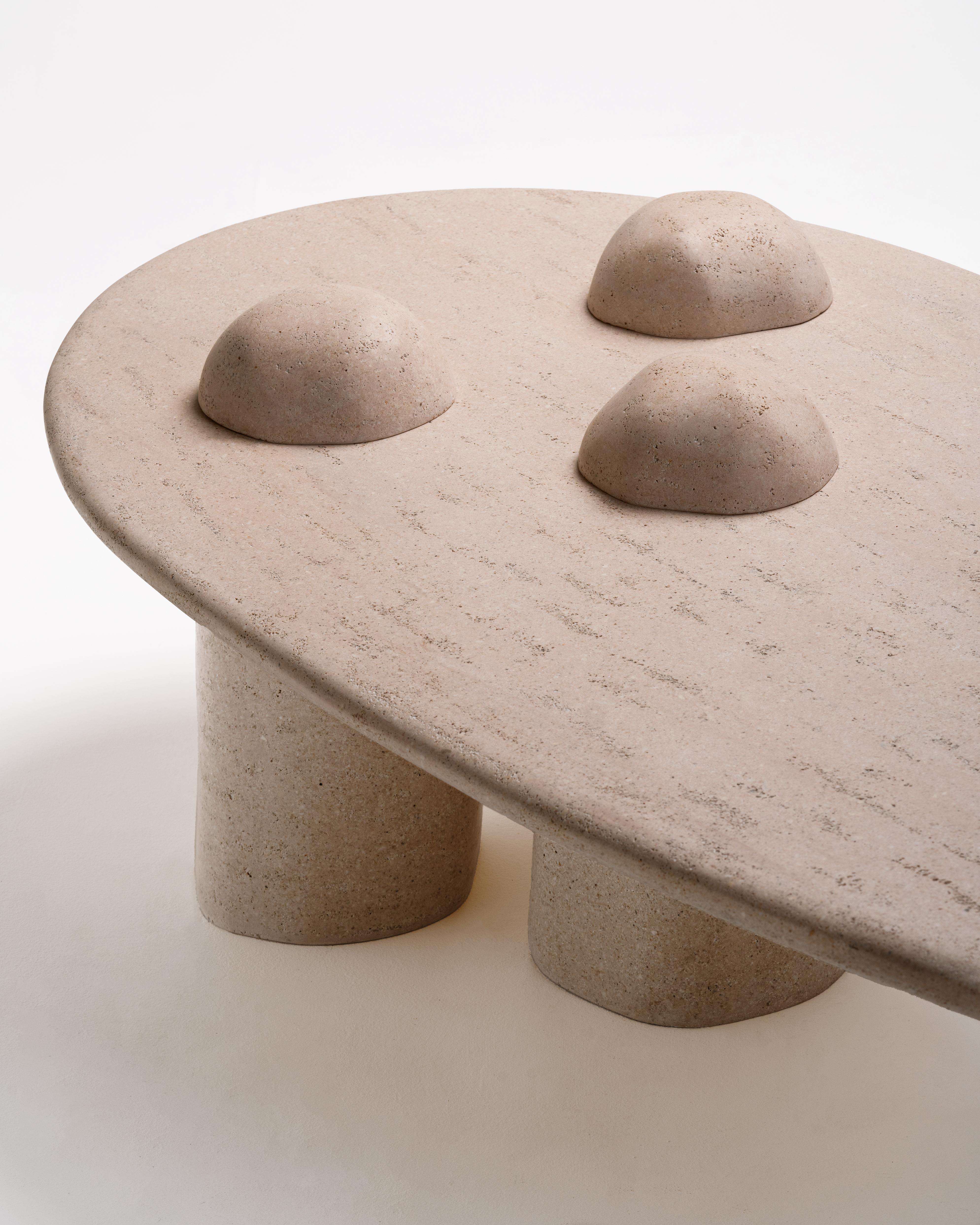 Australien Montage rocheux • Table basse sculpturale en grès par Odditi en vente