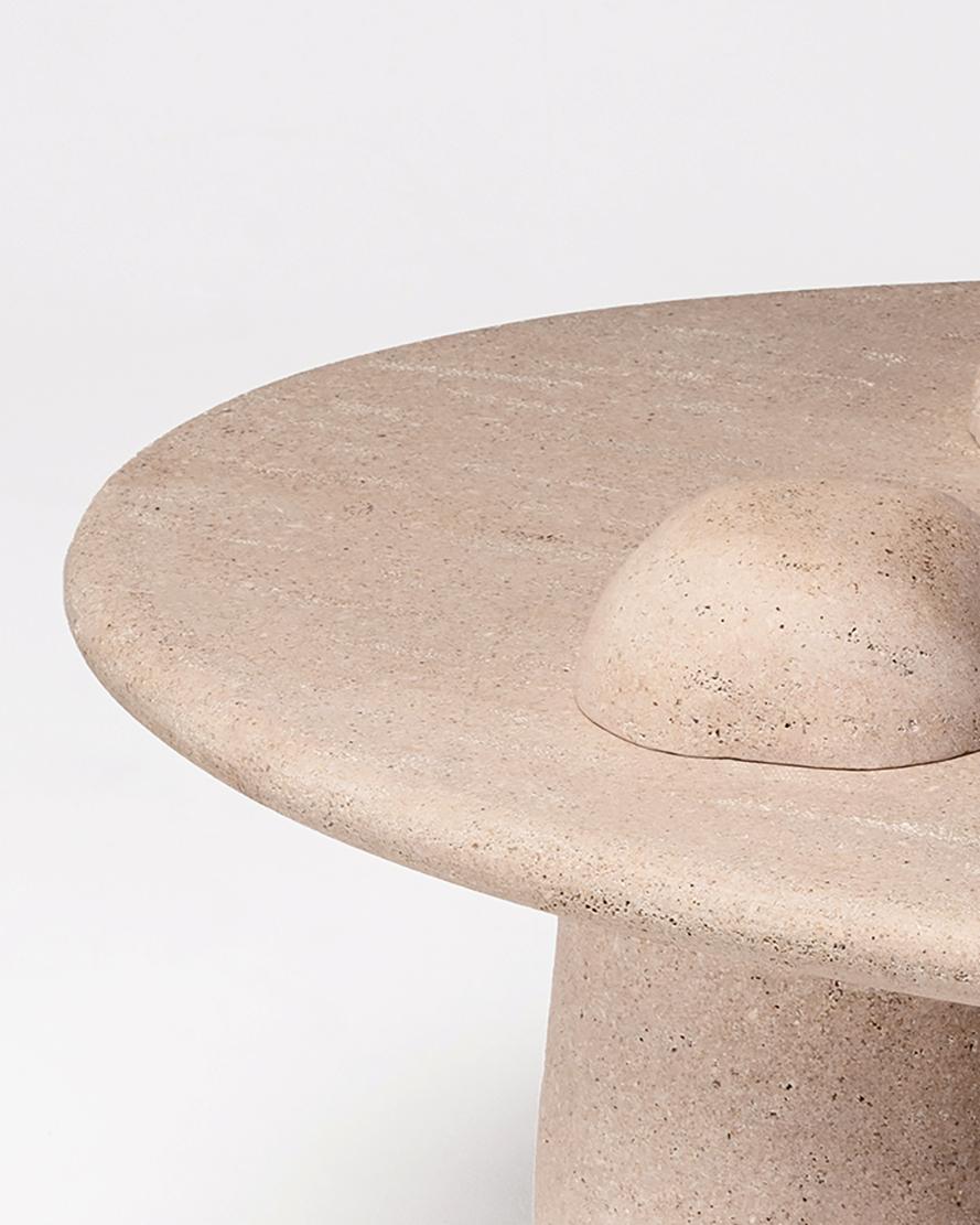 XXIe siècle et contemporain Montage rocheux • Table basse sculpturale en grès par Odditi en vente