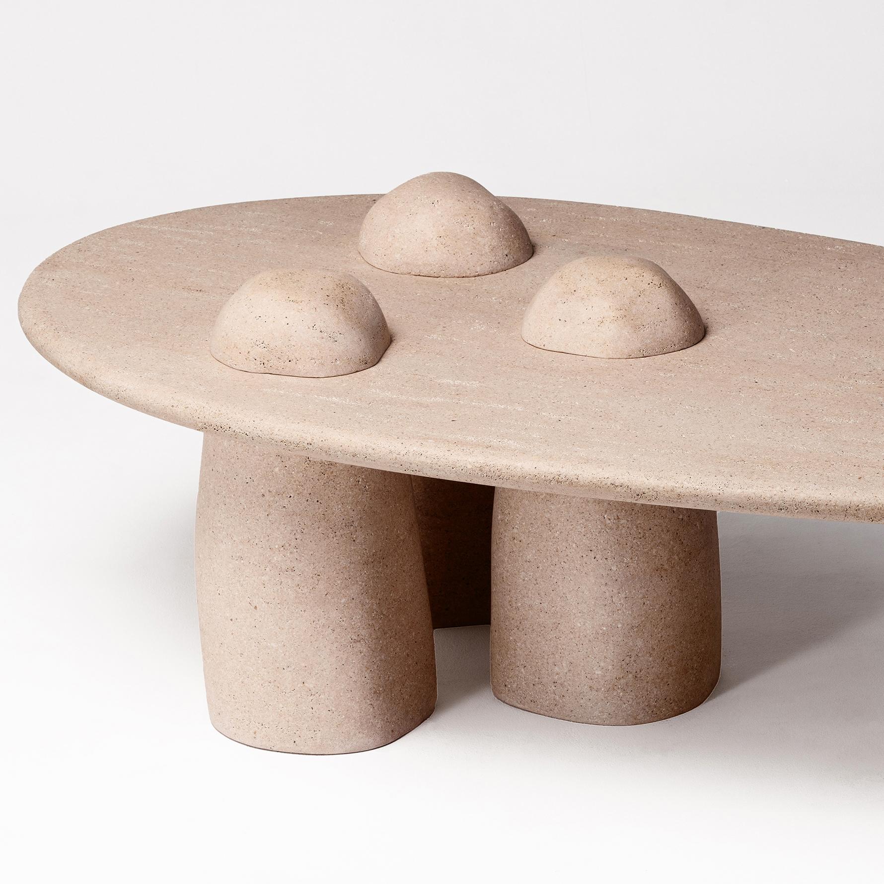 Composition Montage rocheux • Table basse sculpturale en grès par Odditi en vente