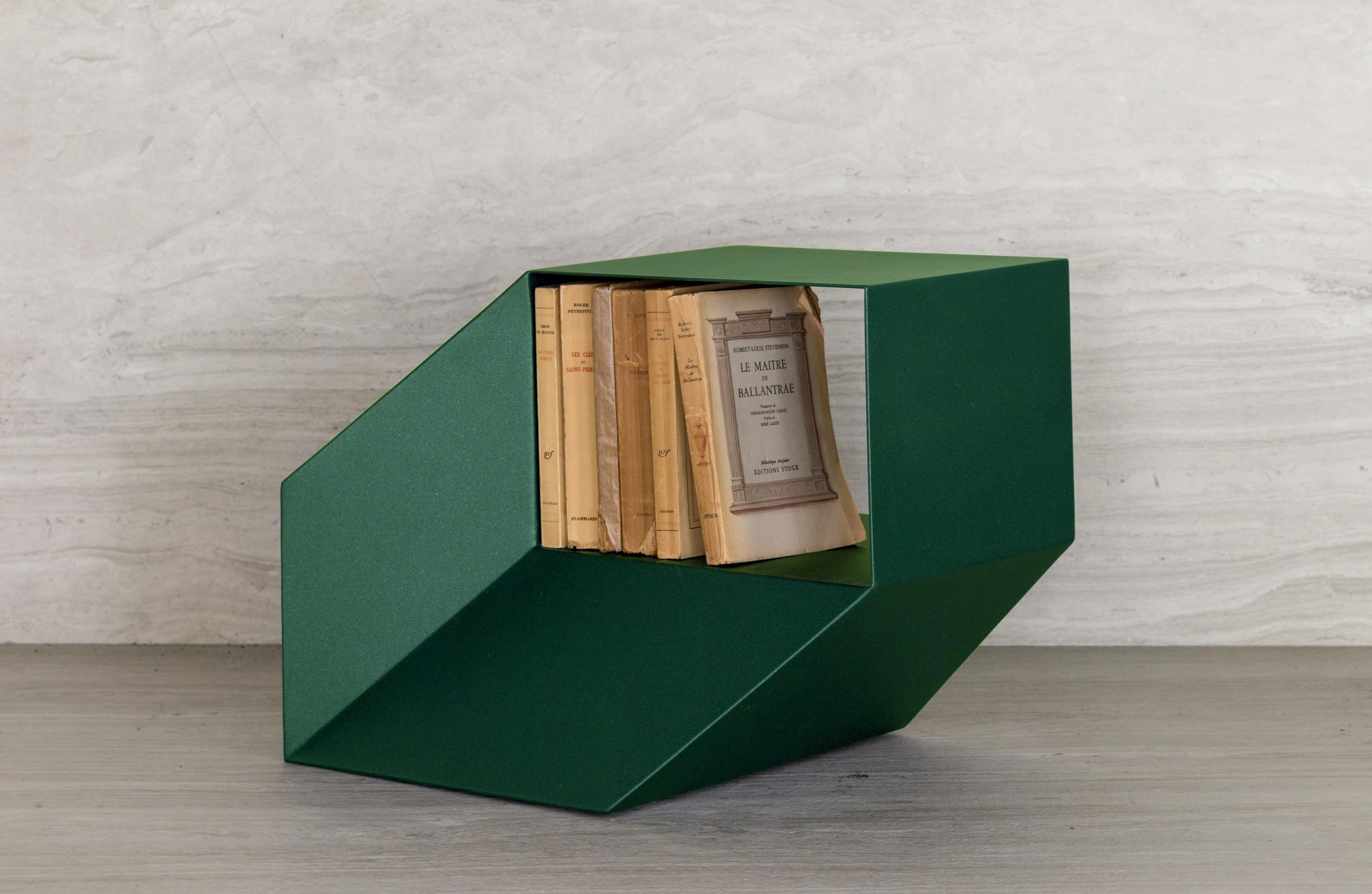 Table d'appoint Rocky en métal peint - Vert par La Chance Neuf - En vente à Beverly Hills, CA