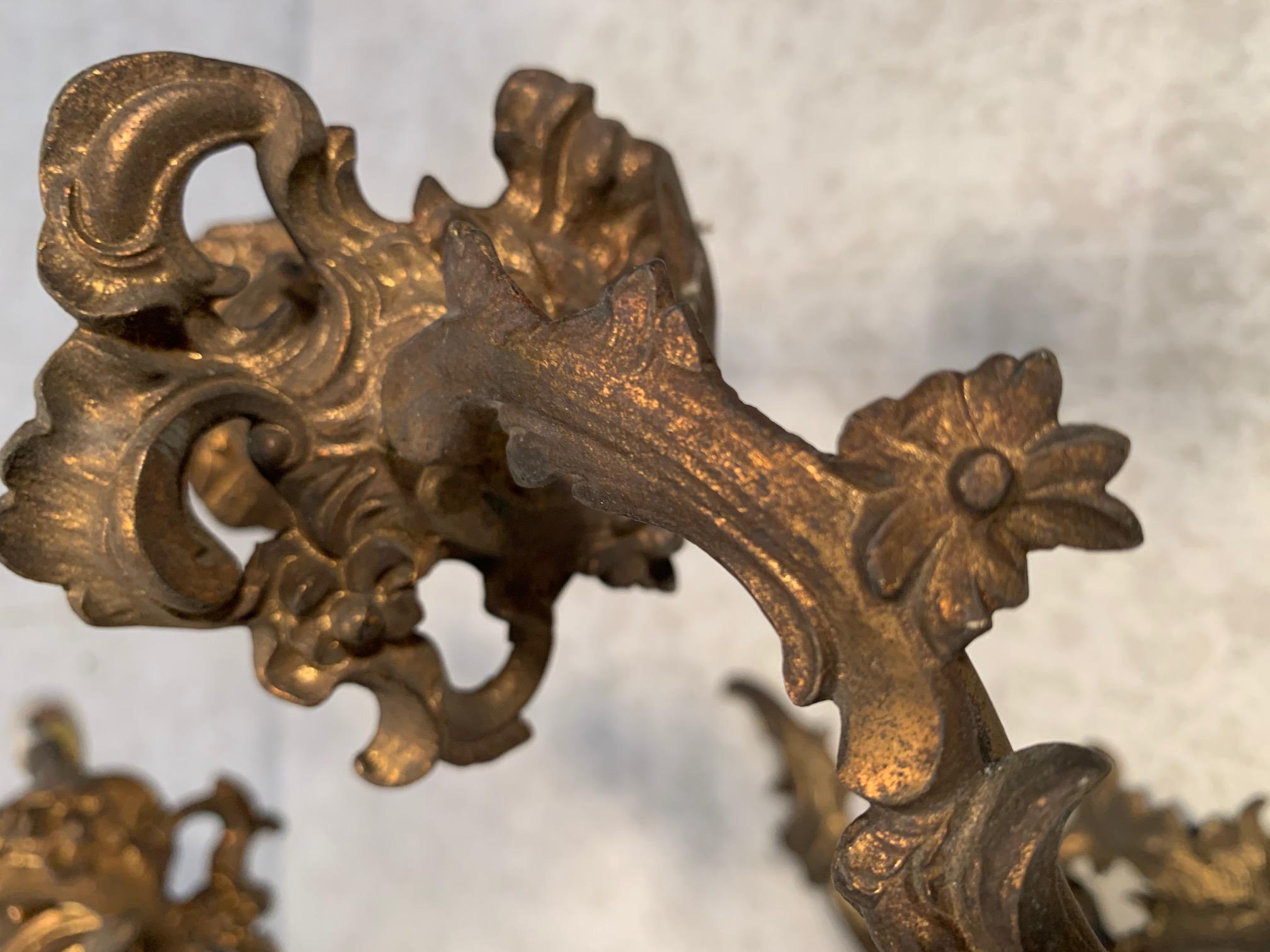 Rokoko-Revival/ Napoleon III.-Wandleuchter aus vergoldeter Bronze (Vergoldet) im Angebot