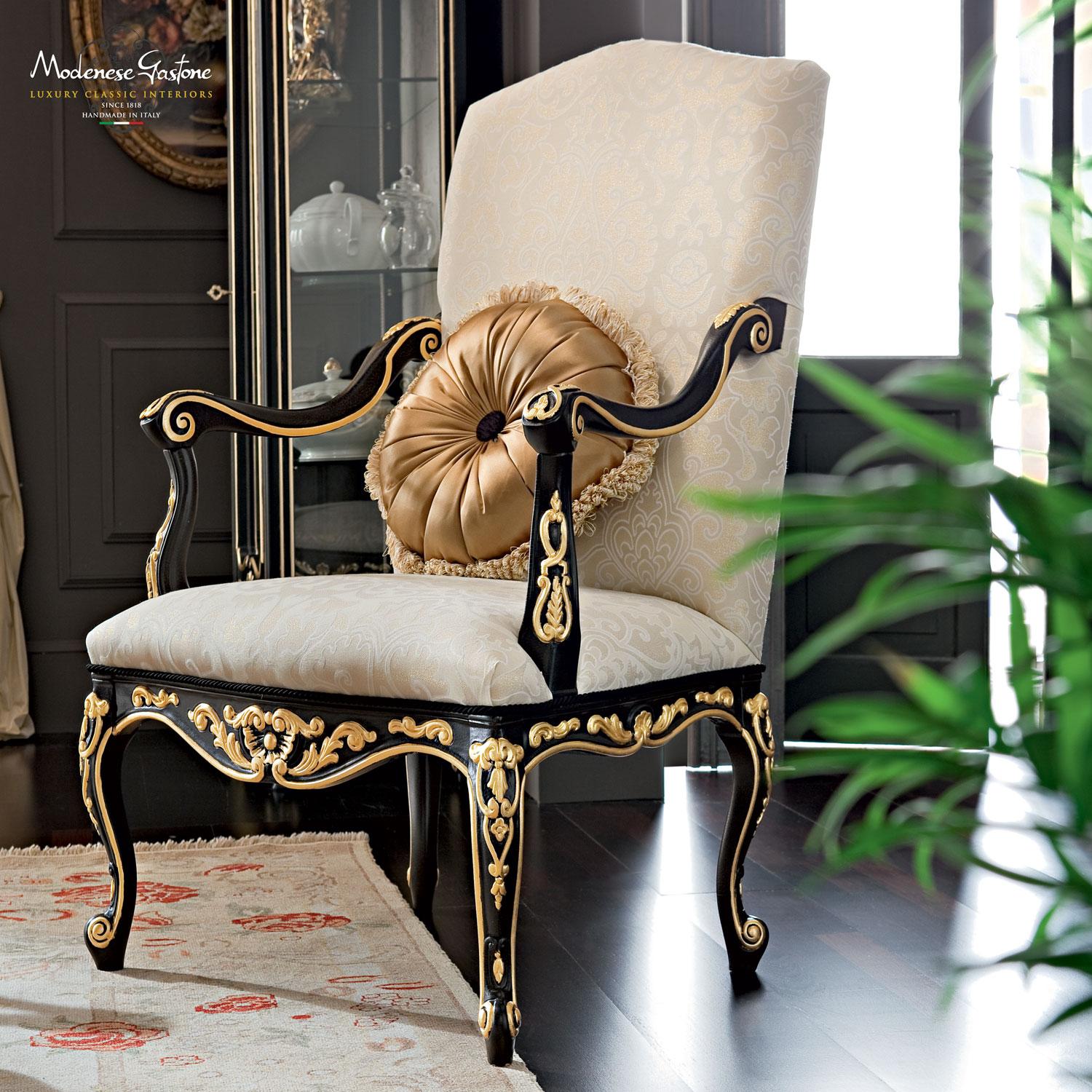 Rococo Fauteuil rococo en finition noire et or par Modenese Luxury Interiors en vente