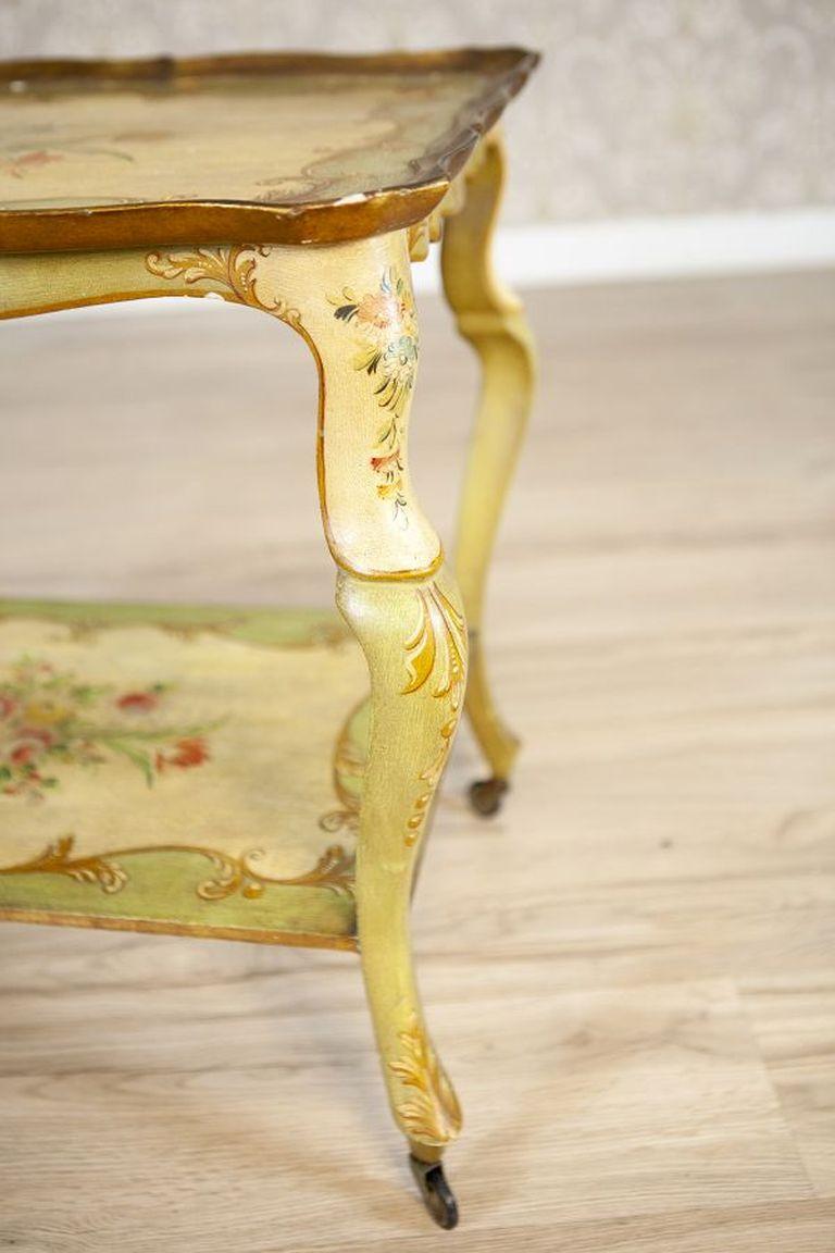 Table à thé rococo en acajou de la fin du 19e siècle avec peintures florales en vente 2
