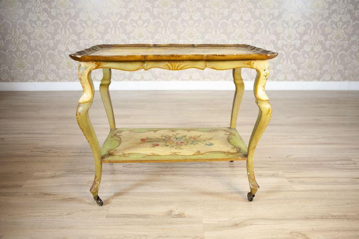 Rococo Table à thé rococo en acajou de la fin du 19e siècle avec peintures florales en vente