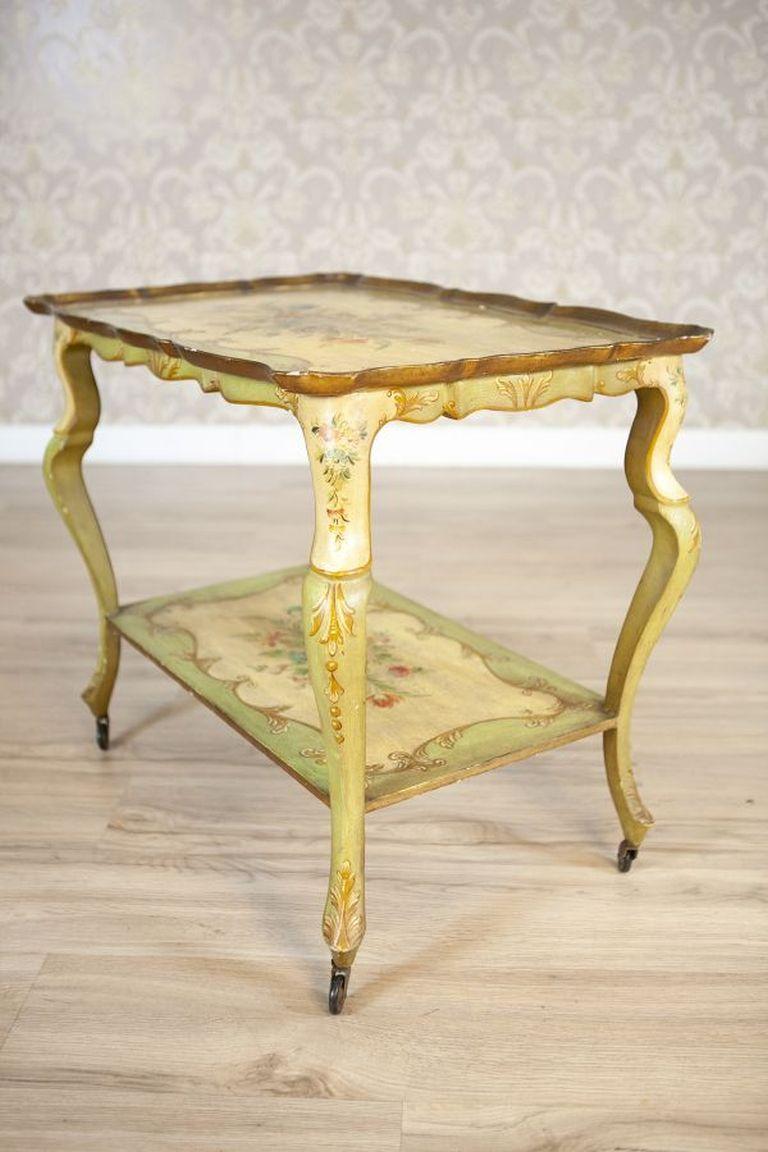Néerlandais Table à thé rococo en acajou de la fin du 19e siècle avec peintures florales en vente