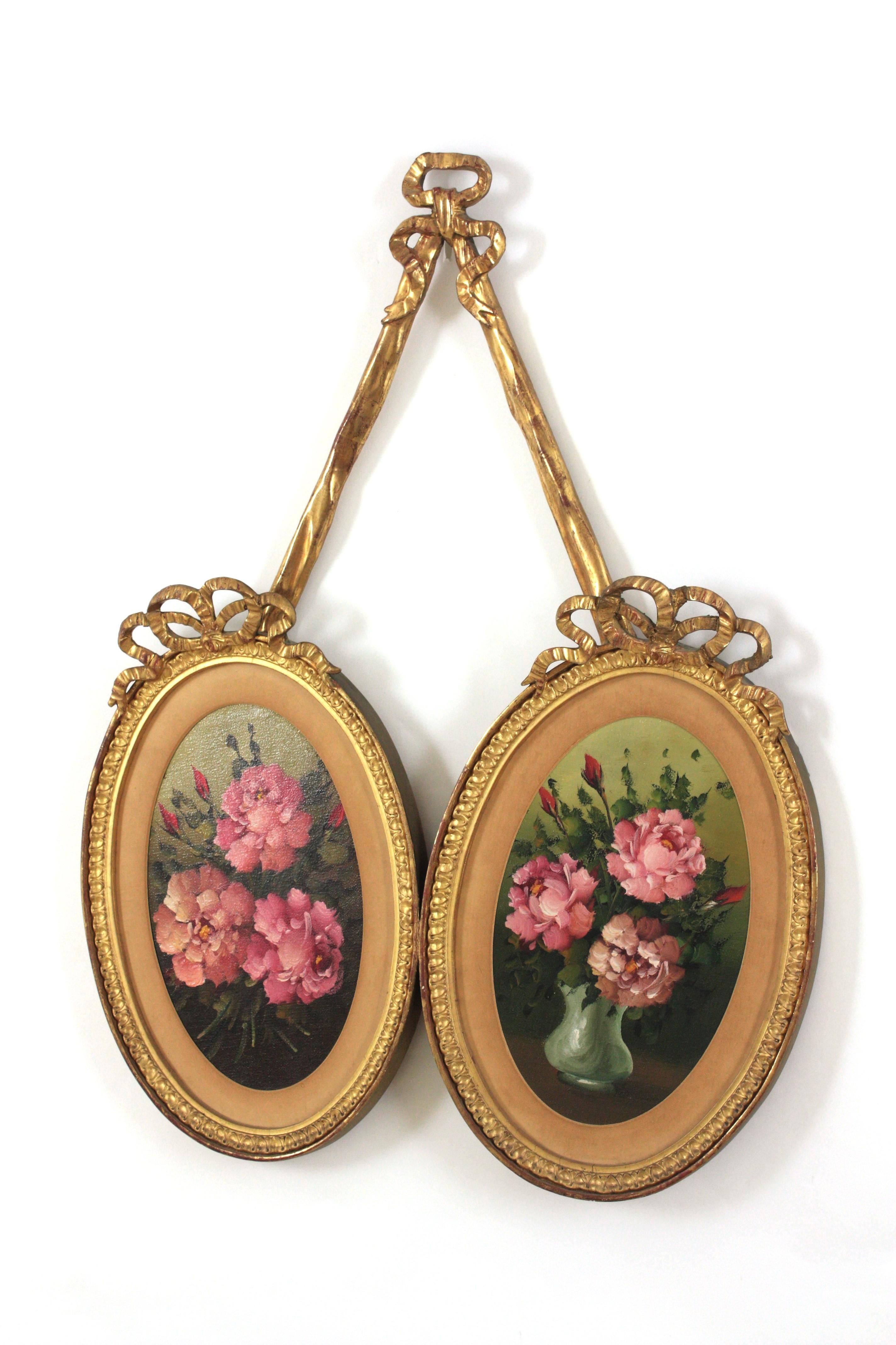 Cadre double ovale rococo en bois doré avec peintures florales en vente 3