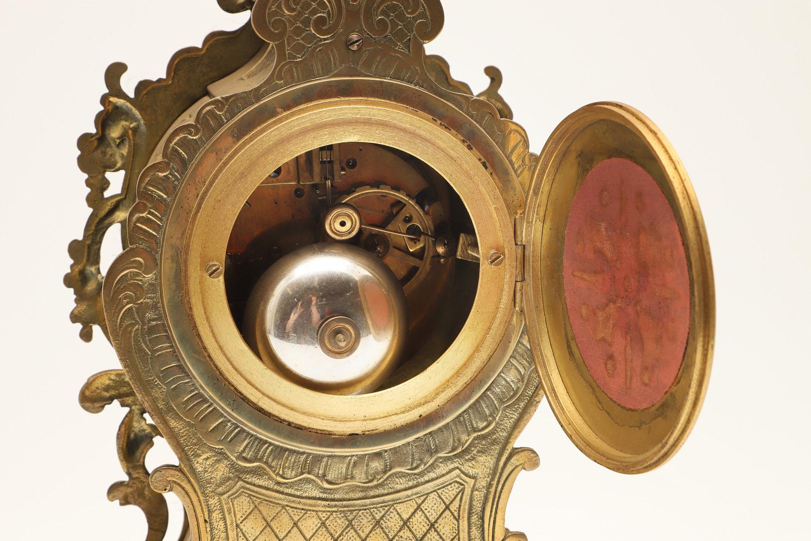 Rokoko-Messing-Manteluhr Antique French Late 19th C, Email-Zifferblatt Signiert Bardino im Angebot 3