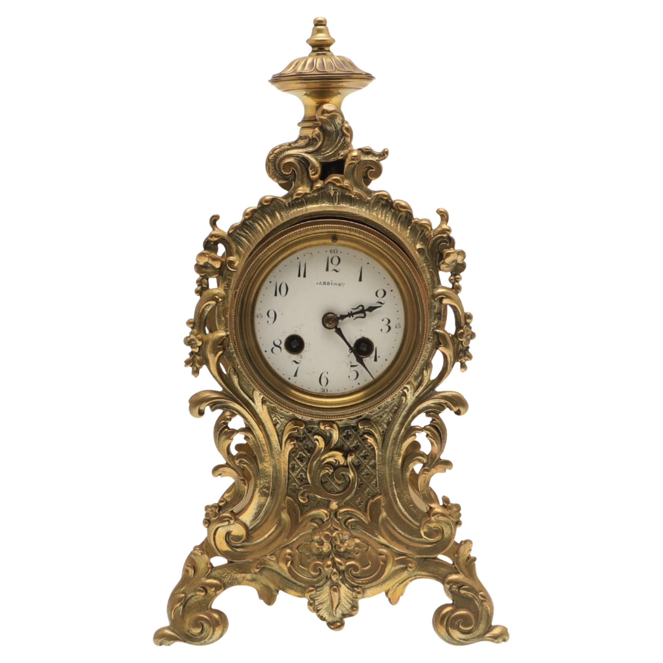 Orologio da camino rococò in ottone Antique French fine 19° secolo, quadrante smaltato firmato Bardino