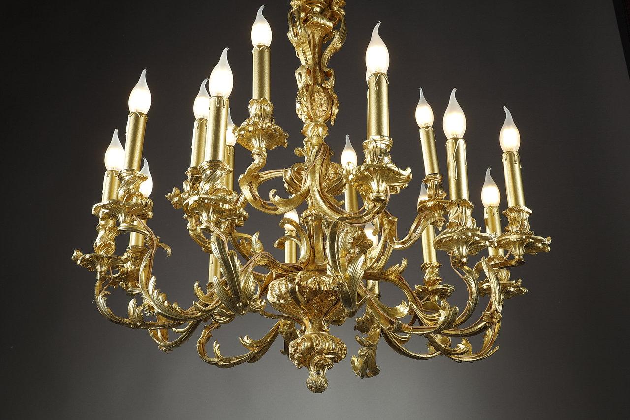 Rococo Chandelier in Chased and Gilded Bronze with 18 Lights, Louis XV Style 10