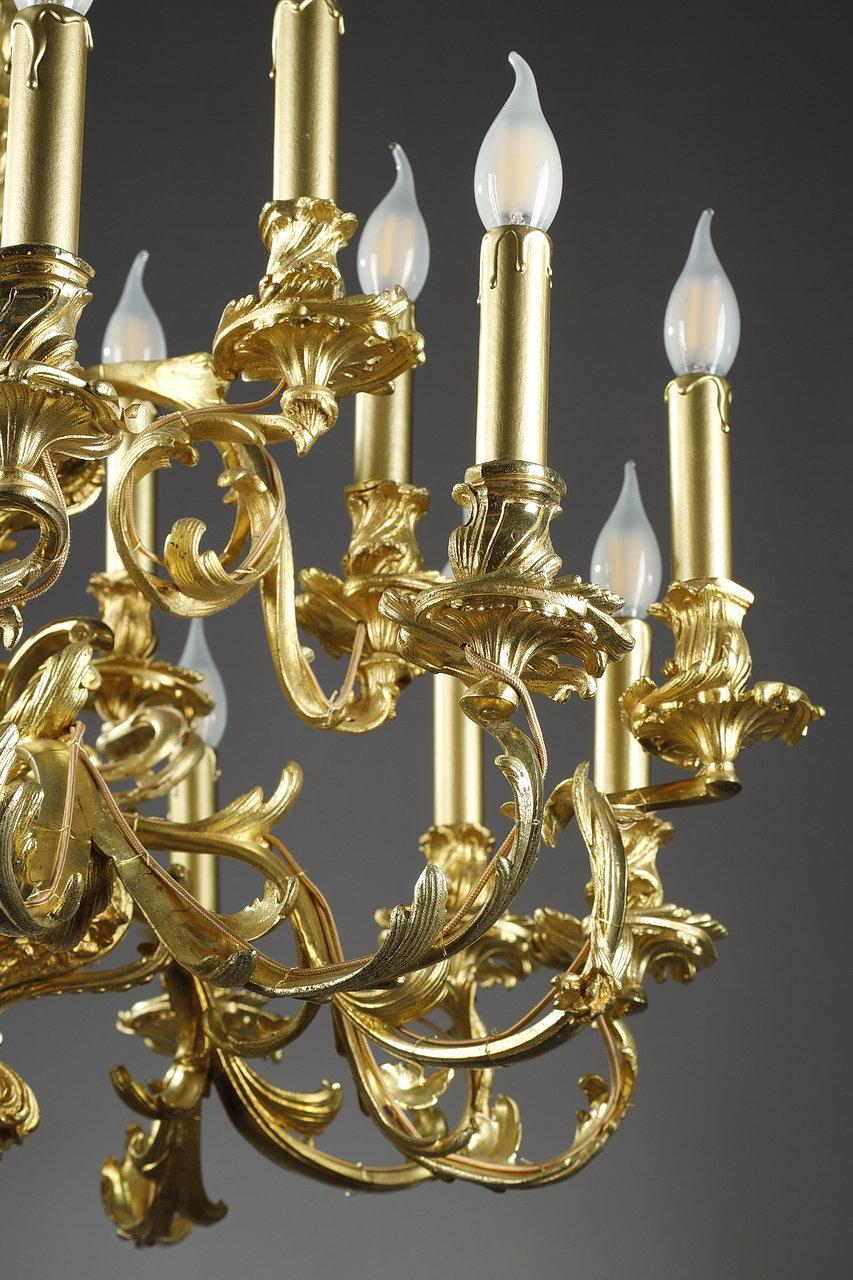 Rococo Chandelier in Chased and Gilded Bronze with 18 Lights, Louis XV Style In Good Condition In Paris, FR