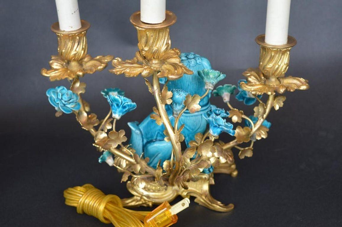 Rococo Chinosoiserie Style Three-Piece Gilt Bronze and Porcelain Clock Garniture For Sale 7